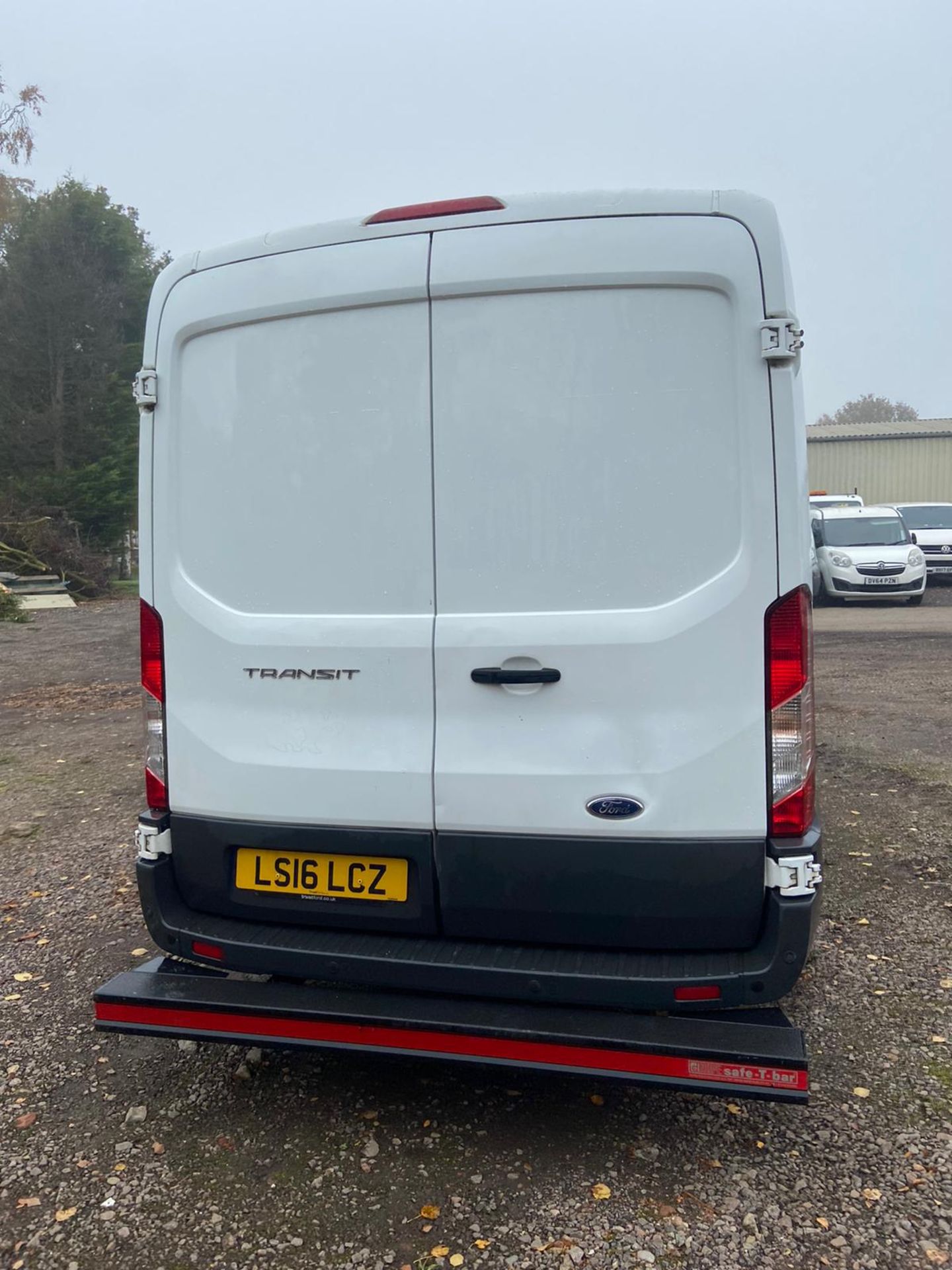 2016/16 REG FORD TRANSIT 310 2.2 DIESEL WHITE PANEL VAN, SHOWING 0 FORMER KEEPERS *PLUS VAT* - Image 6 of 11