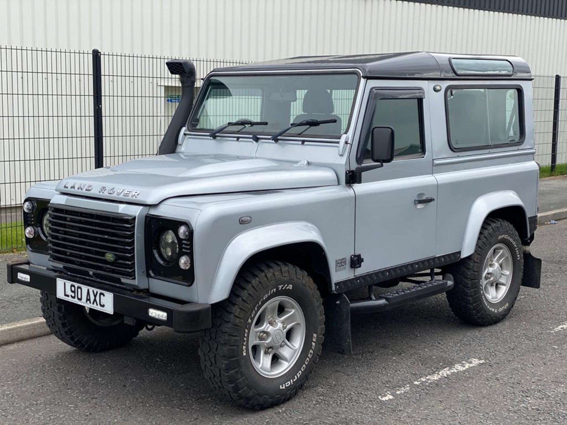 2008/08 REG LAND ROVER DEFENDER 90 XS SW SWB 2.4 DIESEL SILVER, SHOWING 4 FORMER KEEPERS *NO VAT* - Image 6 of 22