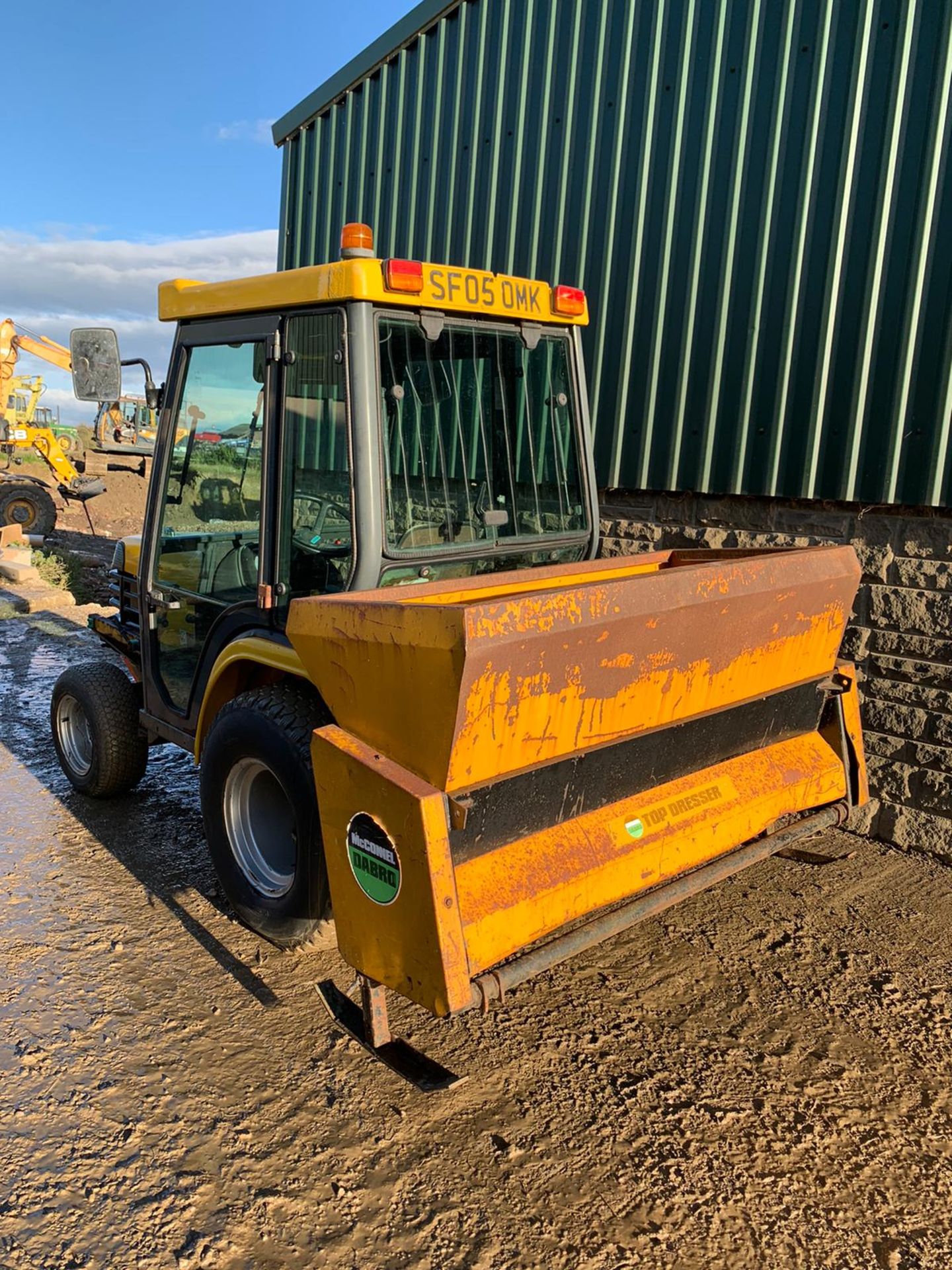 2005 KUBOTA B2110H COMPACT TRACTOR, RUNS, DRIVES AND WORKS, FULL GLASS CAB, ROAD LEGAL *PLUS VAT* - Image 3 of 6