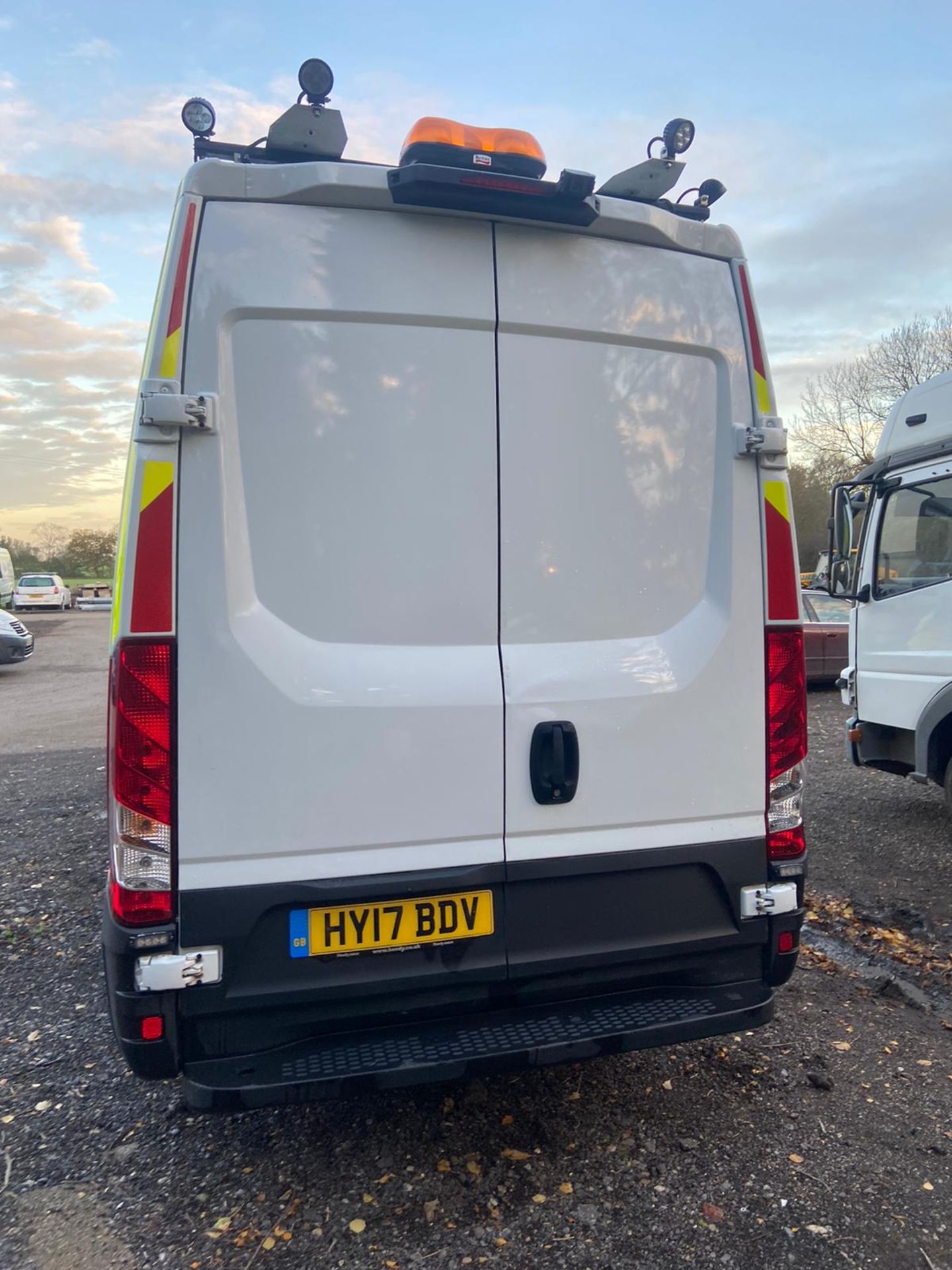 2017/17 REG IVECO DAILY 35S14V 2.3 DIESEL WHITE PANEL VAN, SHOWING 1 FORMER KEEPER *PLUS VAT* - Image 7 of 12