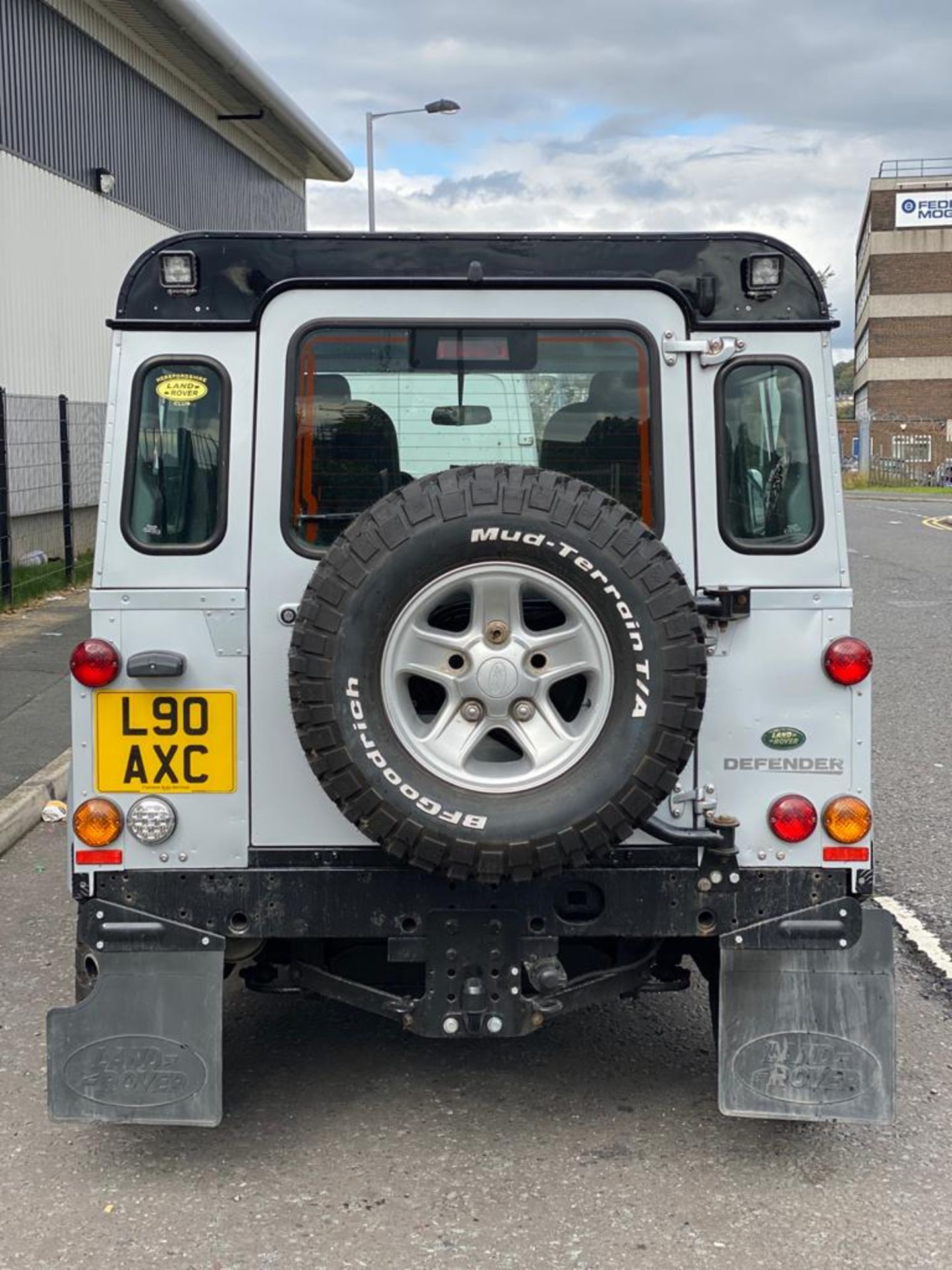 2008/08 REG LAND ROVER DEFENDER 90 XS SW SWB 2.4 DIESEL SILVER, SHOWING 4 FORMER KEEPERS *NO VAT* - Image 14 of 22