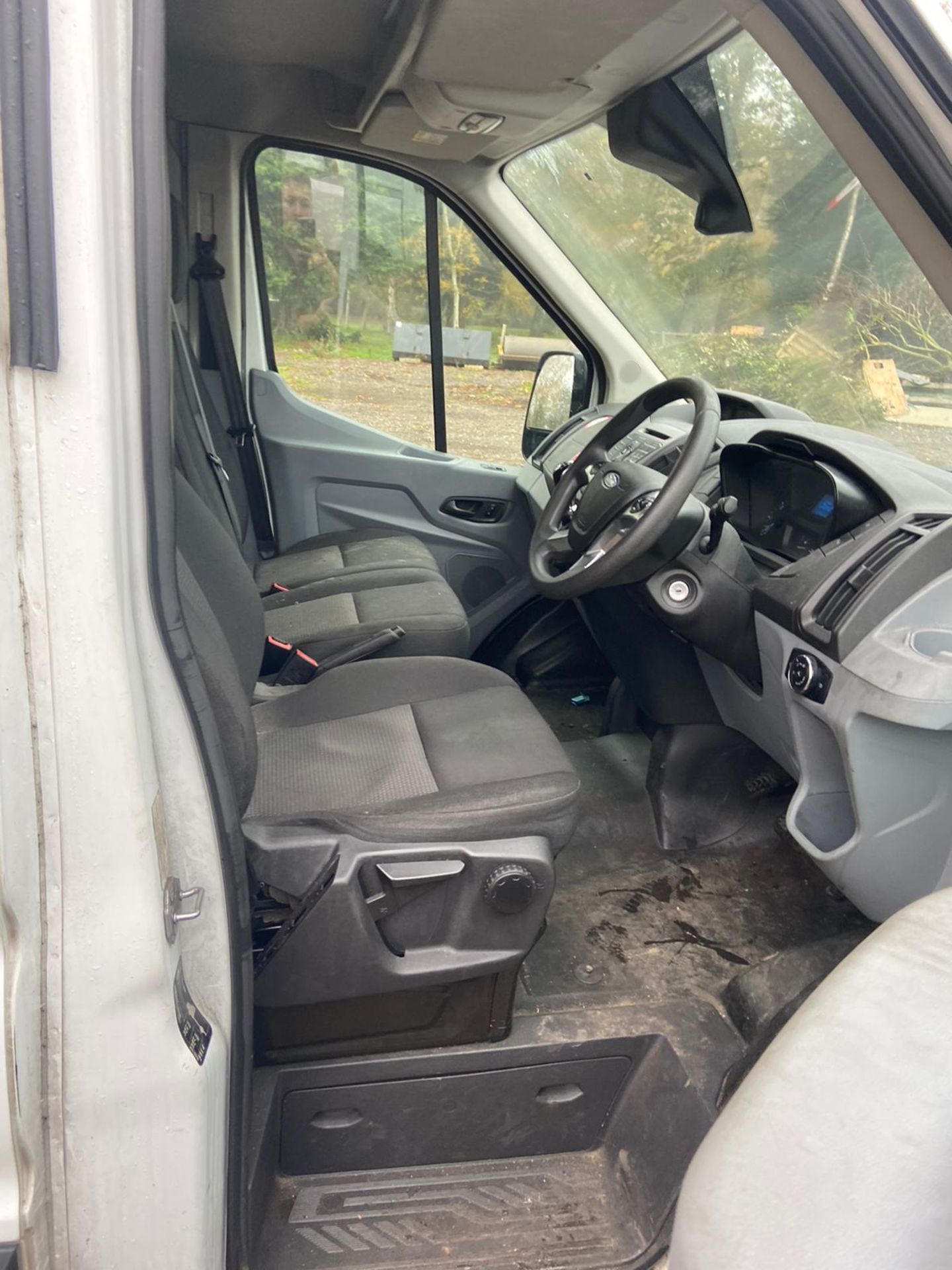 2016/16 REG FORD TRANSIT 310 2.2 DIESEL WHITE PANEL VAN, SHOWING 0 FORMER KEEPERS *PLUS VAT* - Image 9 of 11