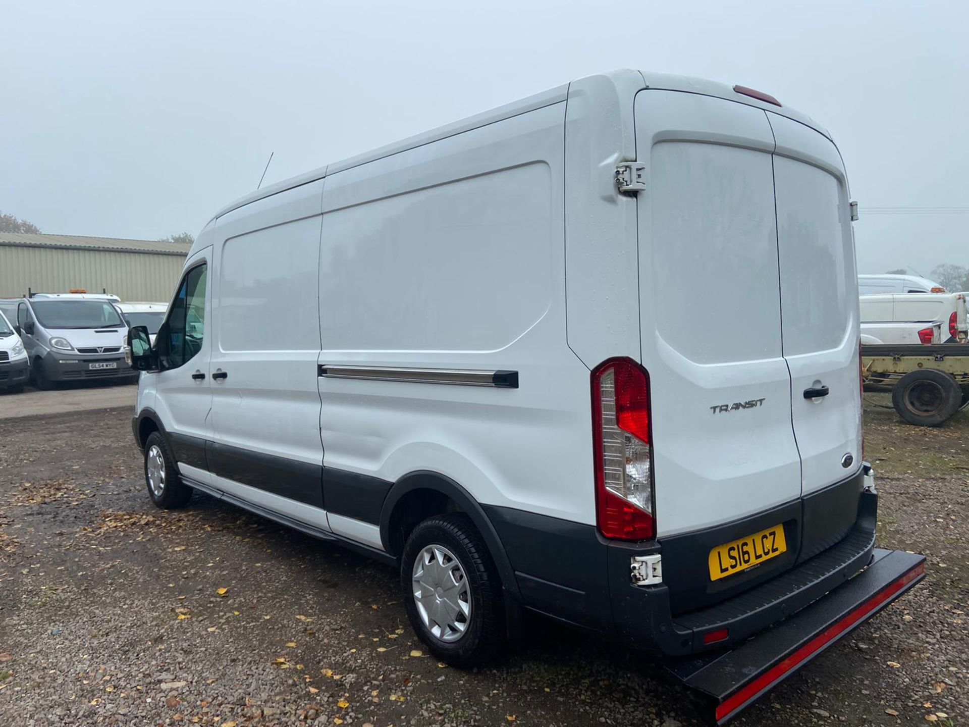 2016/16 REG FORD TRANSIT 310 2.2 DIESEL WHITE PANEL VAN, SHOWING 0 FORMER KEEPERS *PLUS VAT* - Image 5 of 11