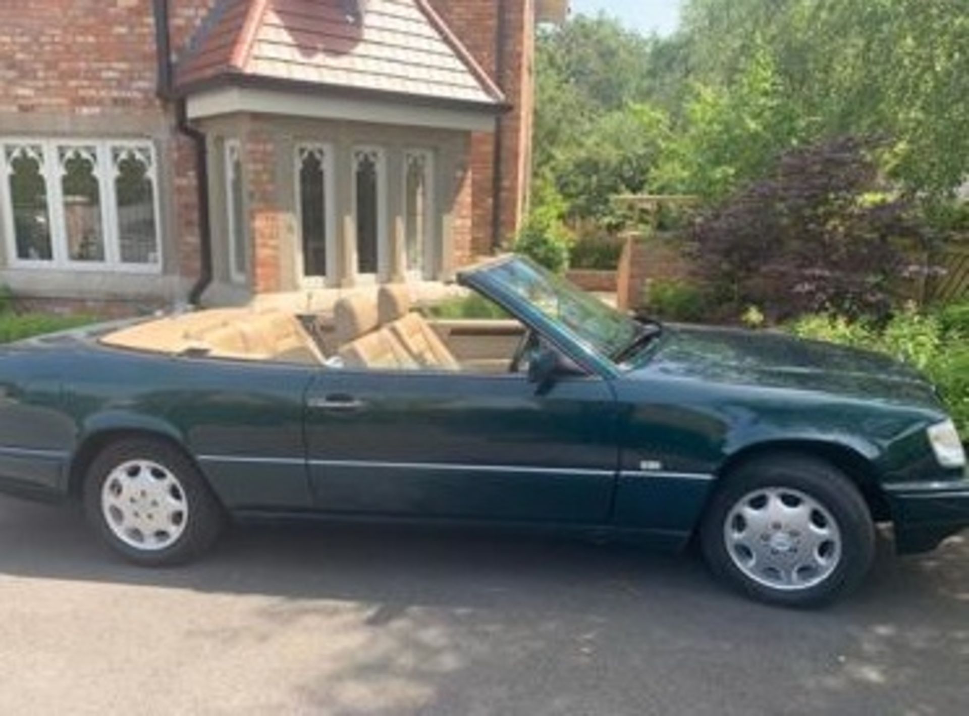 MERCEDES E220 CONVERTIBLE, 145,000 MILES, CLASSIC CAR, STARTS, RUNS AND DRIVES *NO VAT* - Image 8 of 8