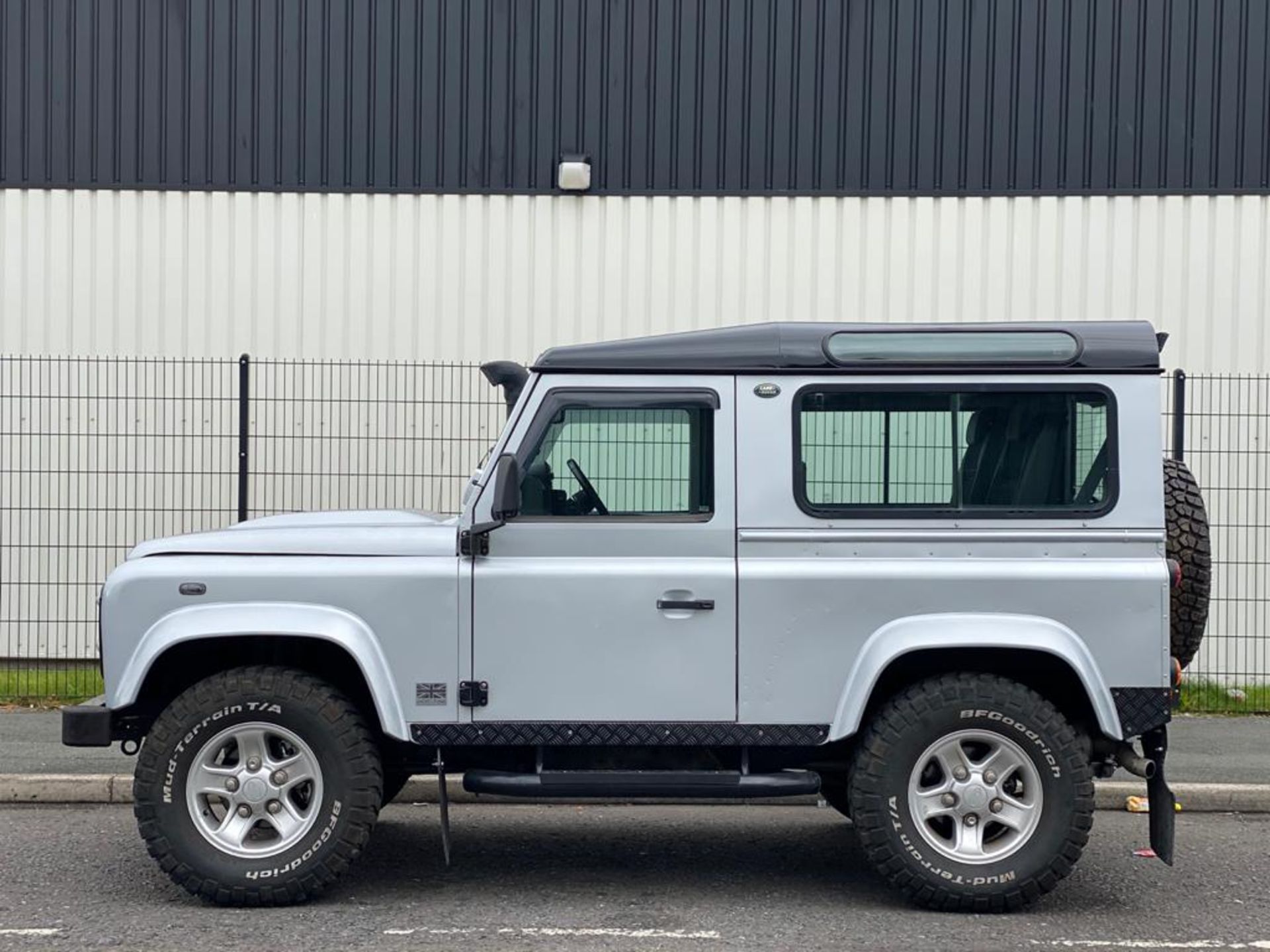 2008/08 REG LAND ROVER DEFENDER 90 XS SW SWB 2.4 DIESEL SILVER, SHOWING 4 FORMER KEEPERS *NO VAT* - Image 10 of 22