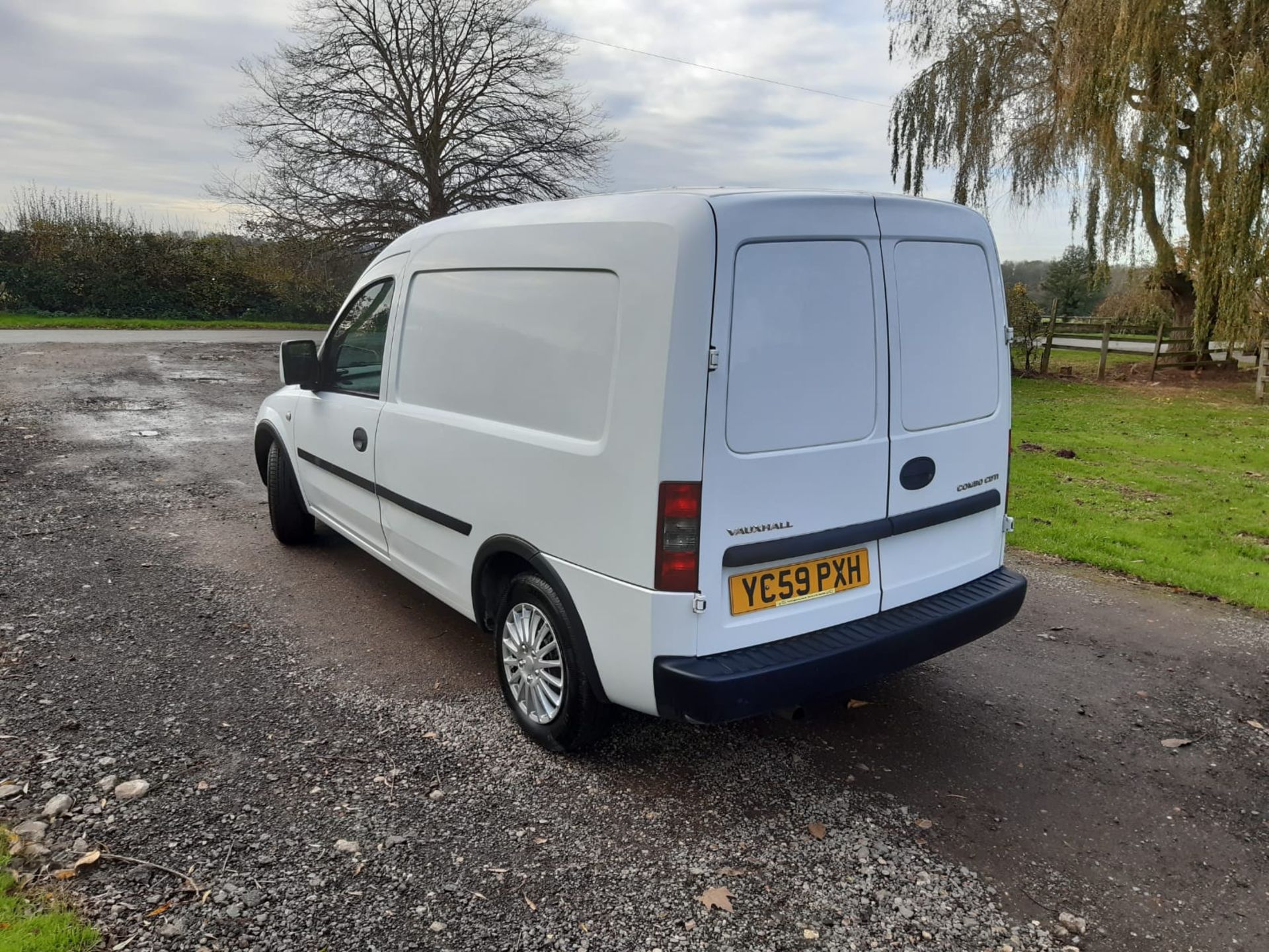 2009/59 REG VAUXHALL COMBO 1700 CDTI 1.25 DIESEL WHITE VAN, SHOWING 5 FORMER KEEPERS *NO VAT* - Image 4 of 9