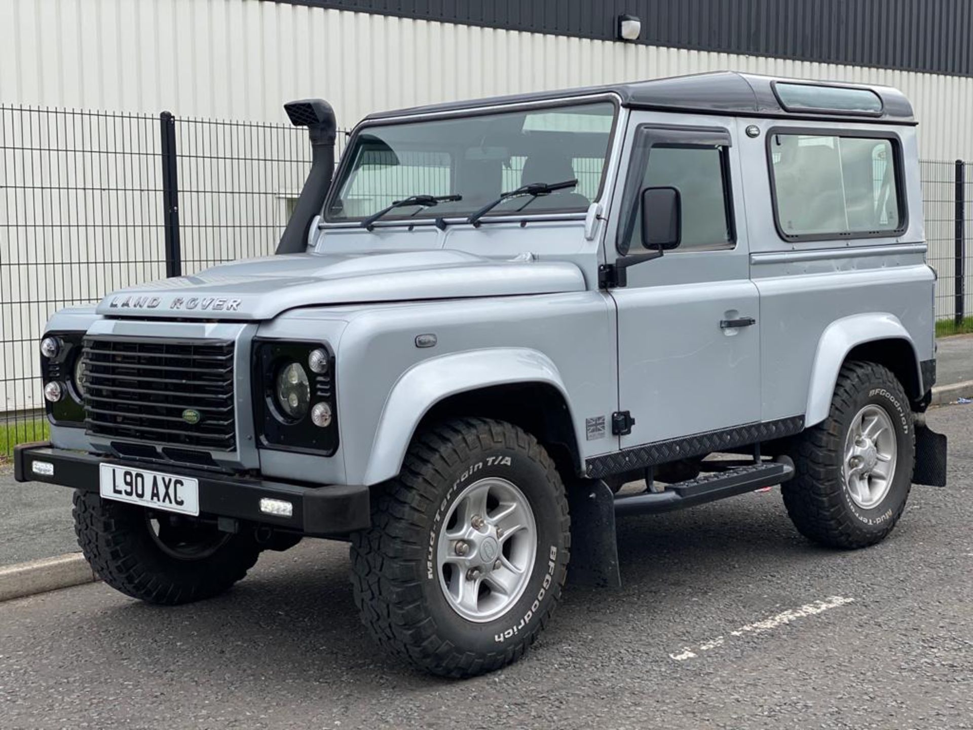 2008/08 REG LAND ROVER DEFENDER 90 XS SW SWB 2.4 DIESEL SILVER, SHOWING 4 FORMER KEEPERS *NO VAT* - Image 7 of 22