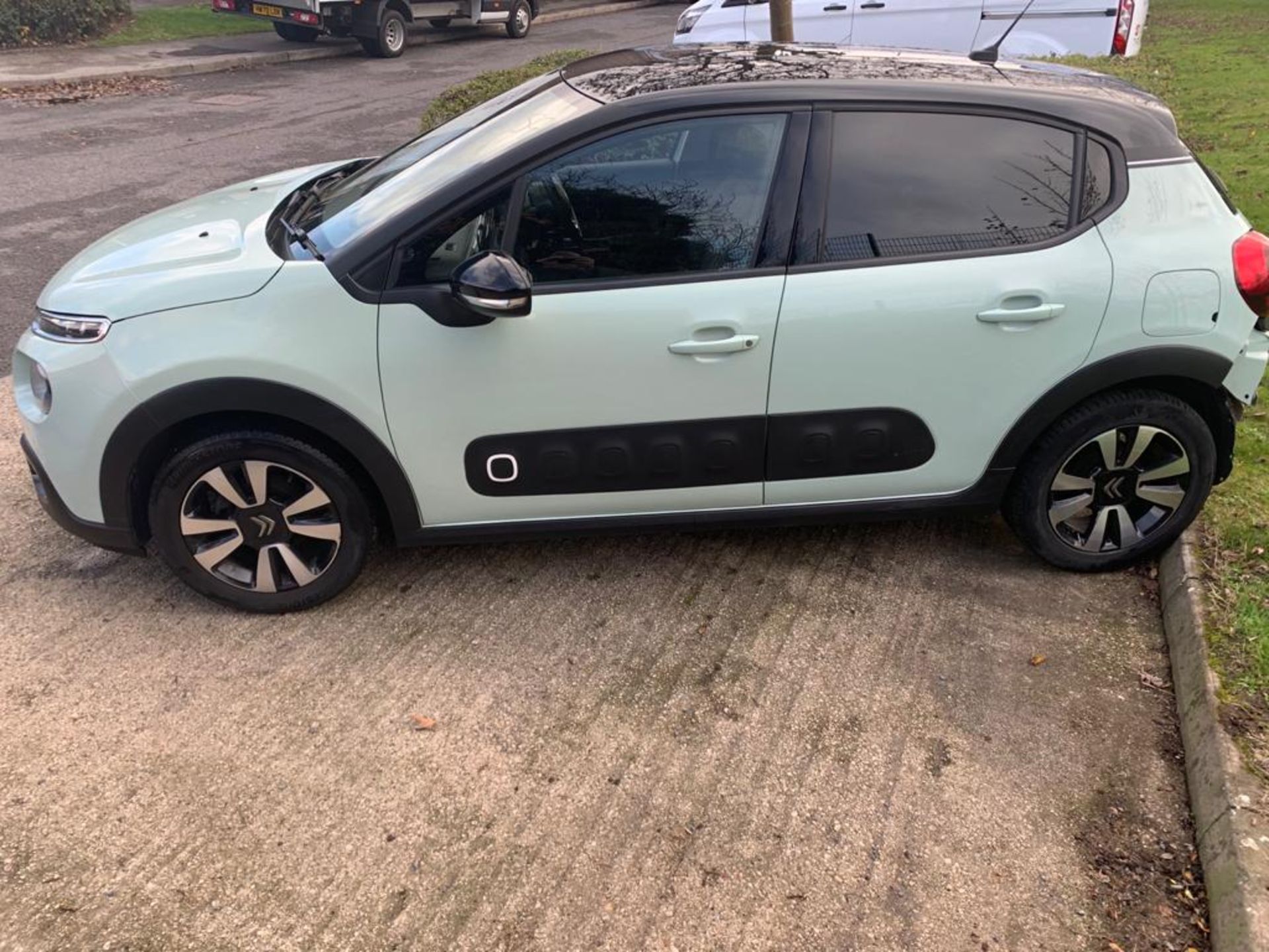 2017/67 REG CITROEN C3 FLAIR PURETECH 1.2 PETROL GREEN 5DR HATCHBACK, SHOWING 1 FORMER KEEPER - Image 4 of 18