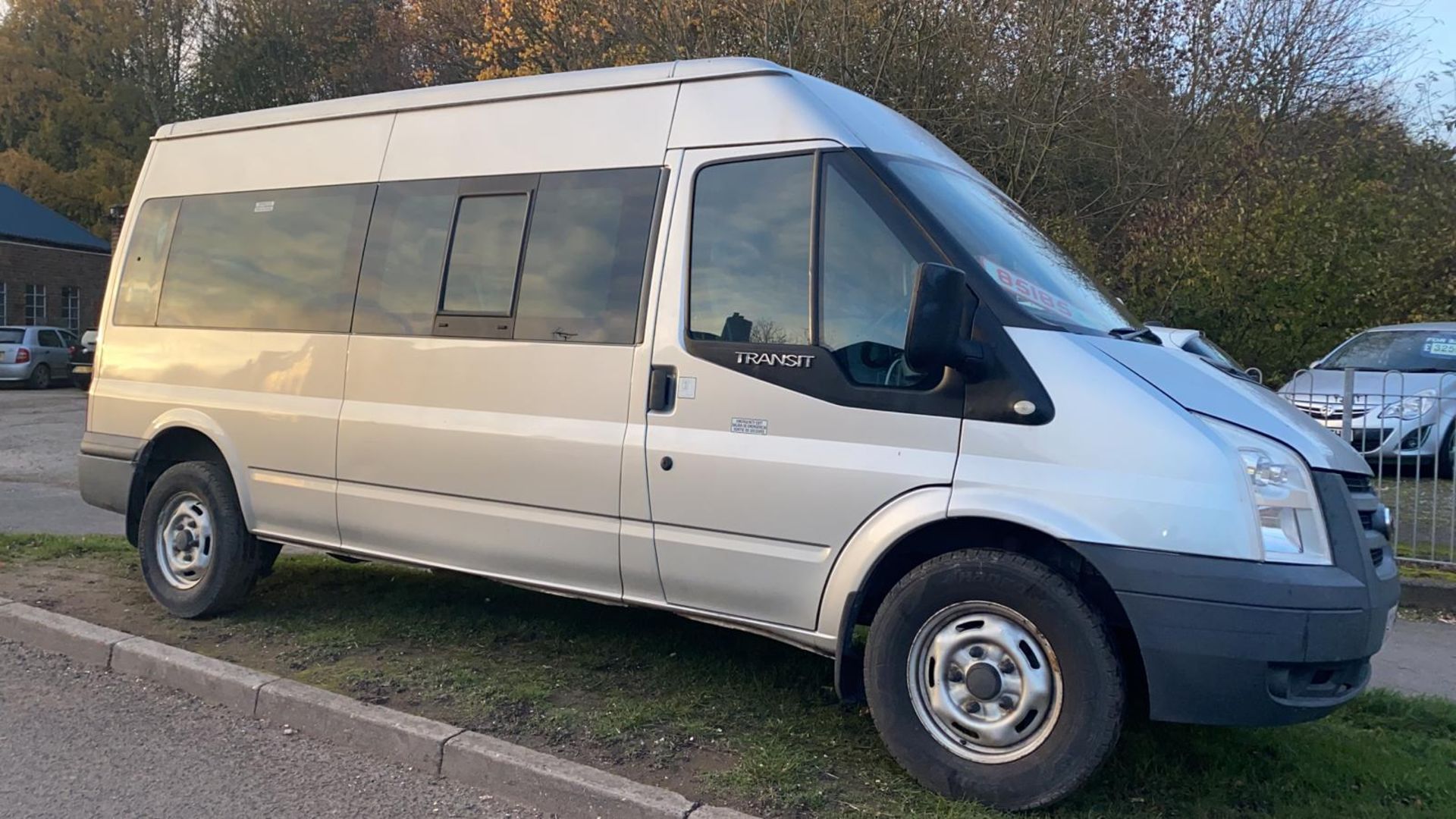 2013/63 REG FORD TRANSIT 135 T350 RWD 2.2 DIESEL SILVER MINIBUS, SHOWING 2 FORMER KEEPERS *NO VAT* - Image 2 of 13
