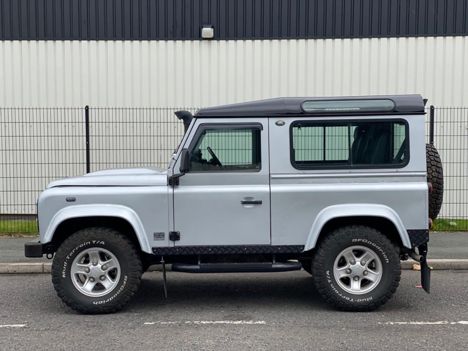 2008/08 REG LAND ROVER DEFENDER 90 XS SW SWB 2.4 DIESEL SILVER, SHOWING 4 FORMER KEEPERS *NO VAT* - Image 9 of 22