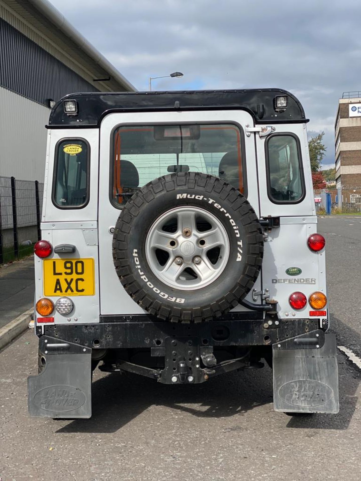 2008/08 REG LAND ROVER DEFENDER 90 XS SW SWB 2.4 DIESEL SILVER, SHOWING 4 FORMER KEEPERS *NO VAT* - Image 13 of 22