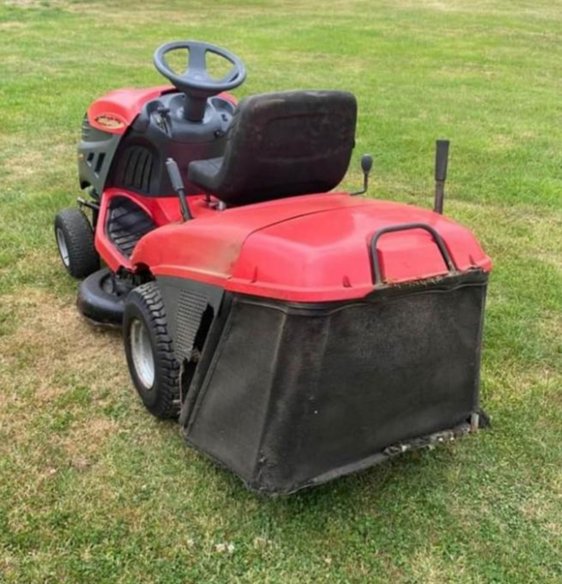 CASTLEGARDEN XJ140HD RIDE ON LAWN MOWER, 13.5 HP ENGINE *NO VAT* - Image 4 of 5