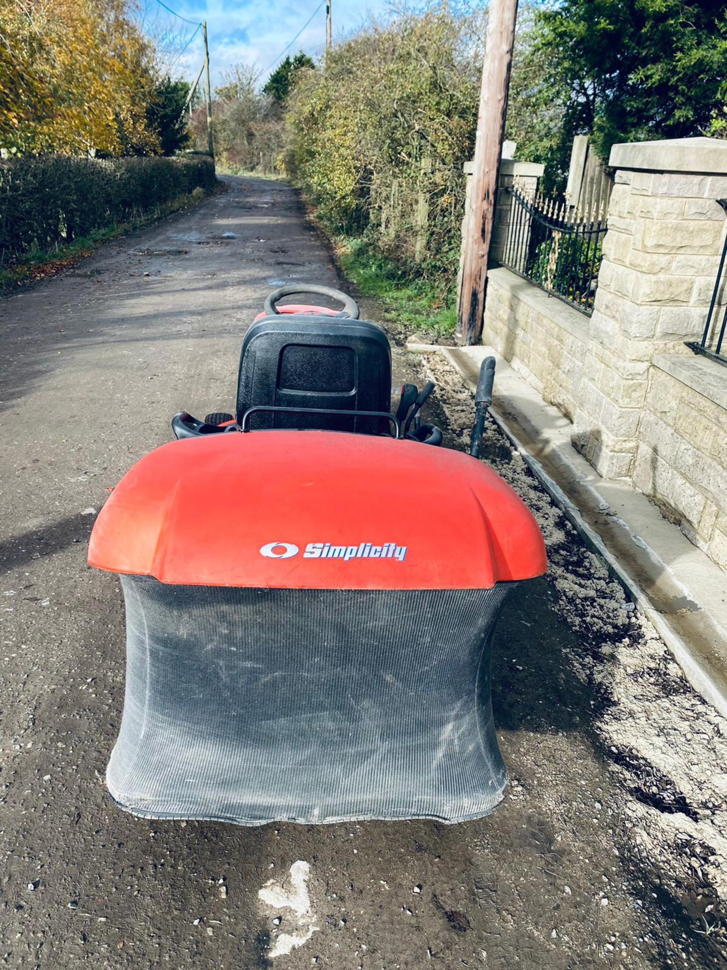 SIMPLICITY BARON 20HP RIDE ON MOWER, RUNS, DRIVES AND CUTS, CLEAN MACHINE *NO VAT* - Image 6 of 6