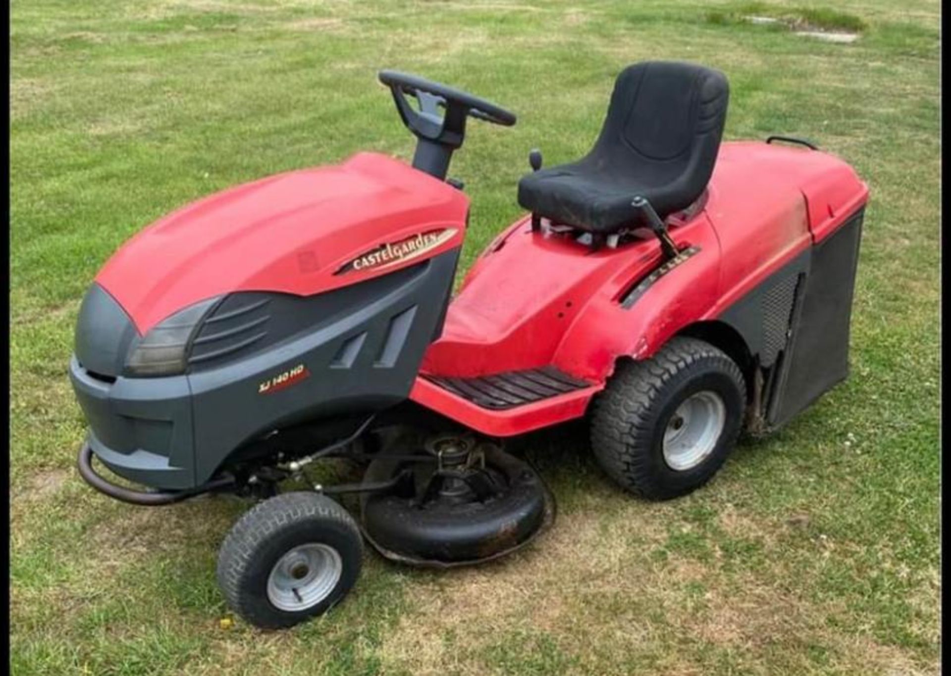 CASTLEGARDEN XJ140HD RIDE ON LAWN MOWER, 13.5 HP ENGINE *NO VAT*