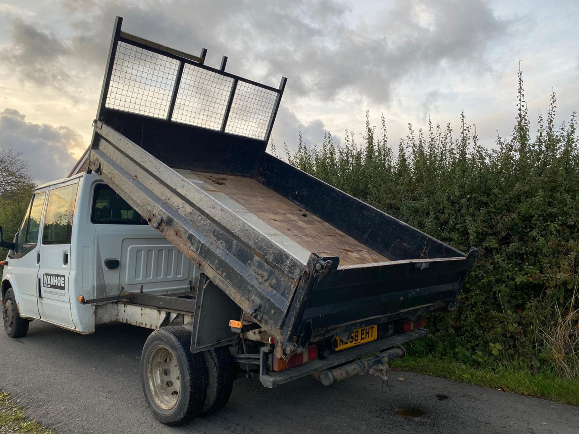 2008/58 REG FORD TRANSIT 100 T350L D/C RWD 2.4 DIESEL TIPPER, SHOWING 1 FORMER KEEPER *PLUS VAT* - Image 5 of 7