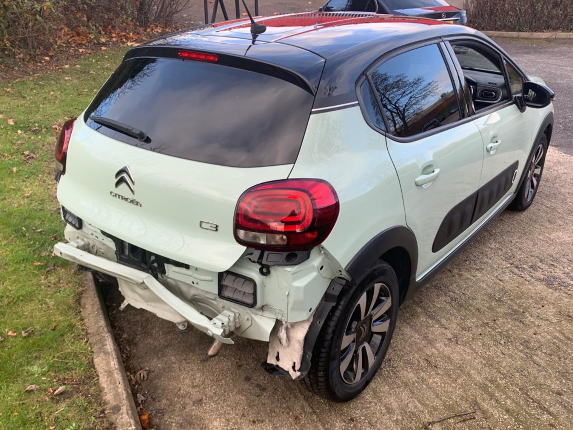 2017/67 REG CITROEN C3 FLAIR PURETECH 1.2 PETROL GREEN 5DR HATCHBACK, SHOWING 1 FORMER KEEPER - Image 8 of 18