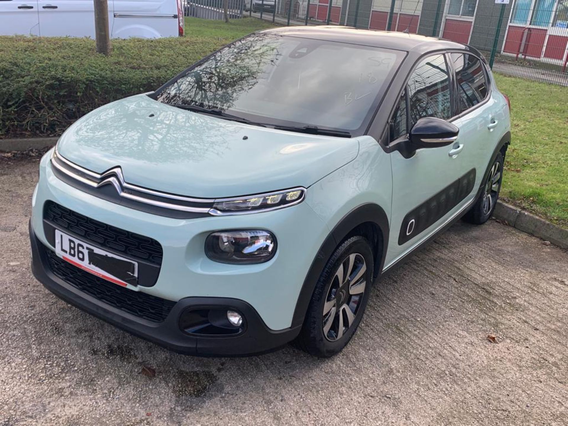 2017/67 REG CITROEN C3 FLAIR PURETECH 1.2 PETROL GREEN 5DR HATCHBACK, SHOWING 1 FORMER KEEPER - Image 3 of 18