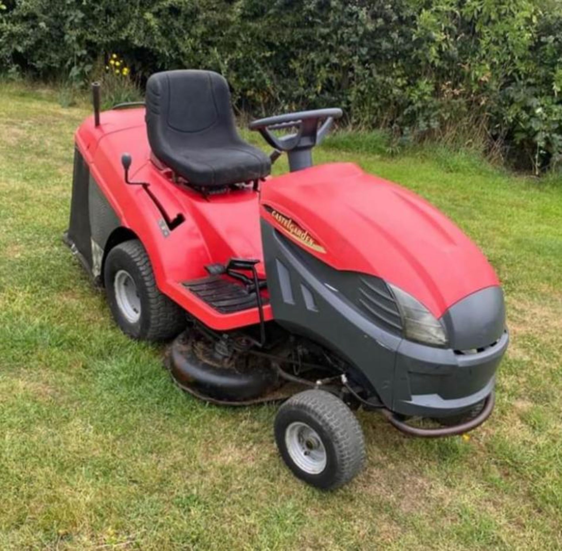 CASTLEGARDEN XJ140HD RIDE ON LAWN MOWER, 13.5 HP ENGINE *NO VAT* - Image 2 of 5