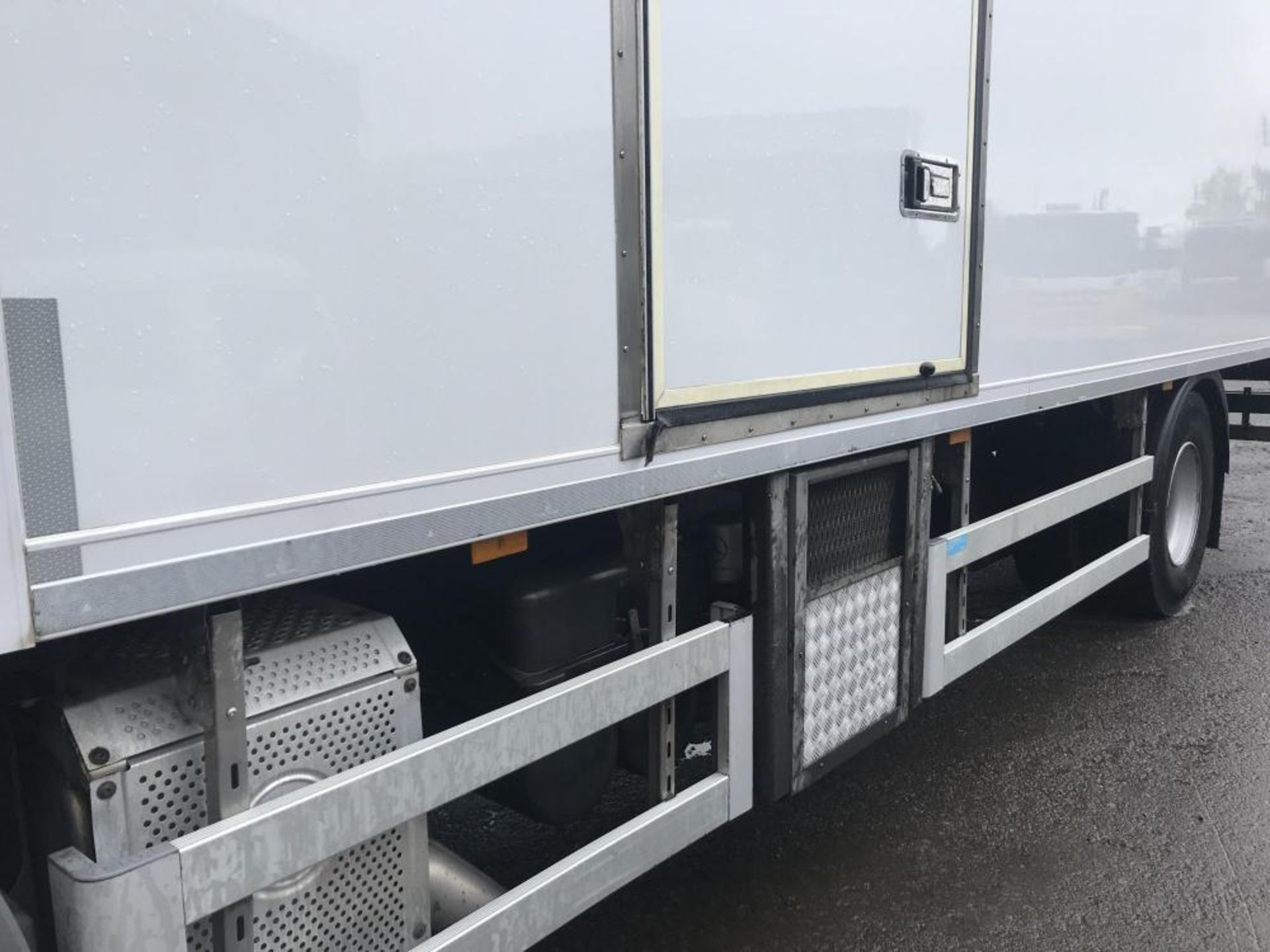 2013/63 REG MERCEDES-BENZ AXOR ATEGO 1824L DAY WHITE FRIDGE BOX TAIL LIFT AIR SUSPENSION *PLUS VAT* - Image 18 of 21