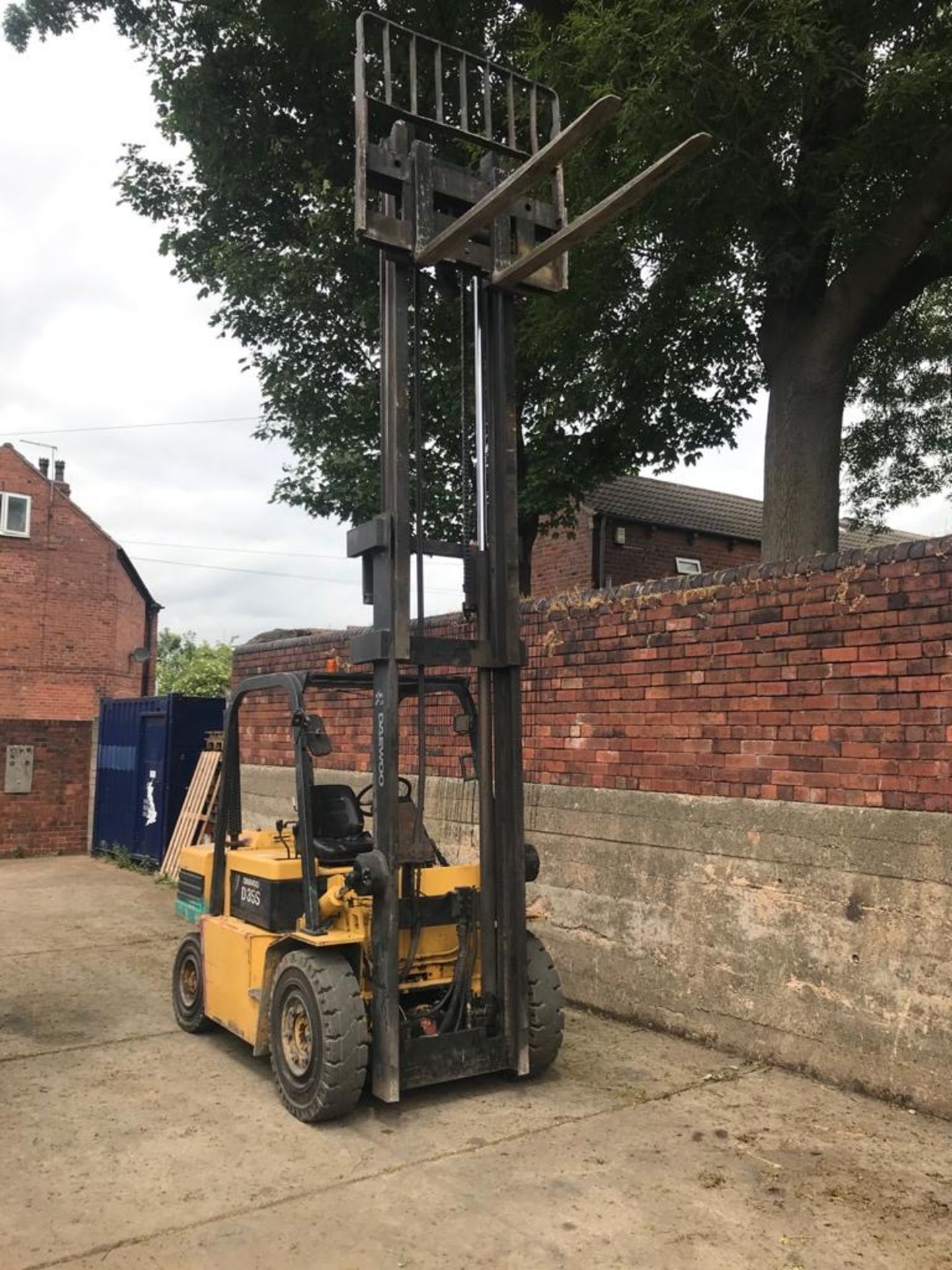 DAEWOO/CAT 3.5 TON FORKLIFT MODEL D35S COMPLETE WITH PERKINS DIESEL ENGINE, DUPLEX MAST, SIDE SHIFT - Image 3 of 10