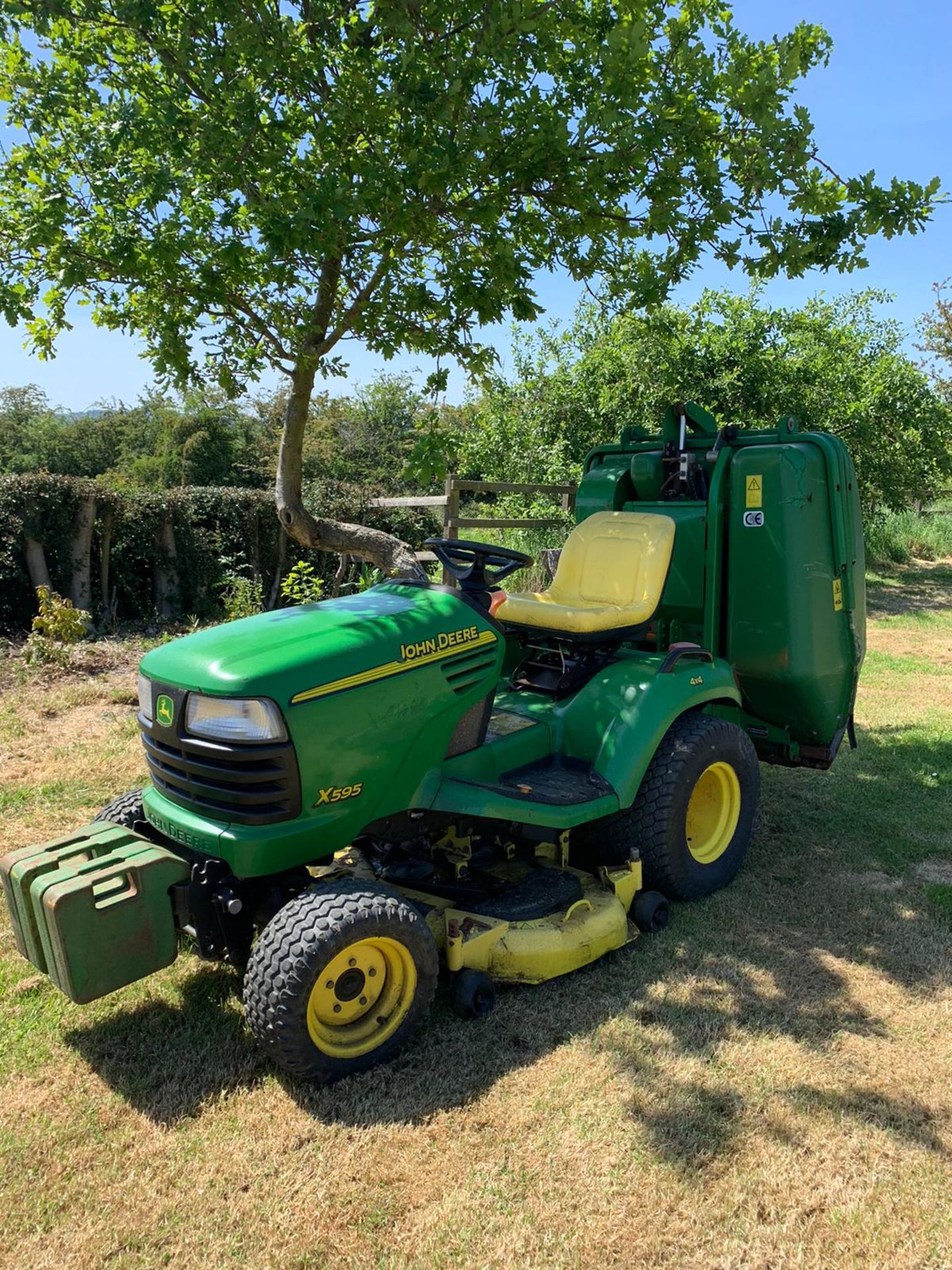 JOHN DEERE X595 RIDE ON LAWN MOWER, RUNS, DRIVES AND CUTS, 2080 HOURS, FRONT WEIGHTS *PLUS VAT* - Image 3 of 16