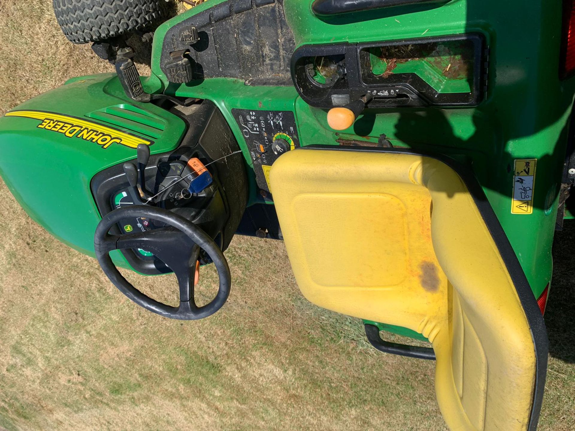 JOHN DEERE X595 RIDE ON LAWN MOWER, RUNS, DRIVES AND CUTS, 2080 HOURS, FRONT WEIGHTS *PLUS VAT* - Image 14 of 16