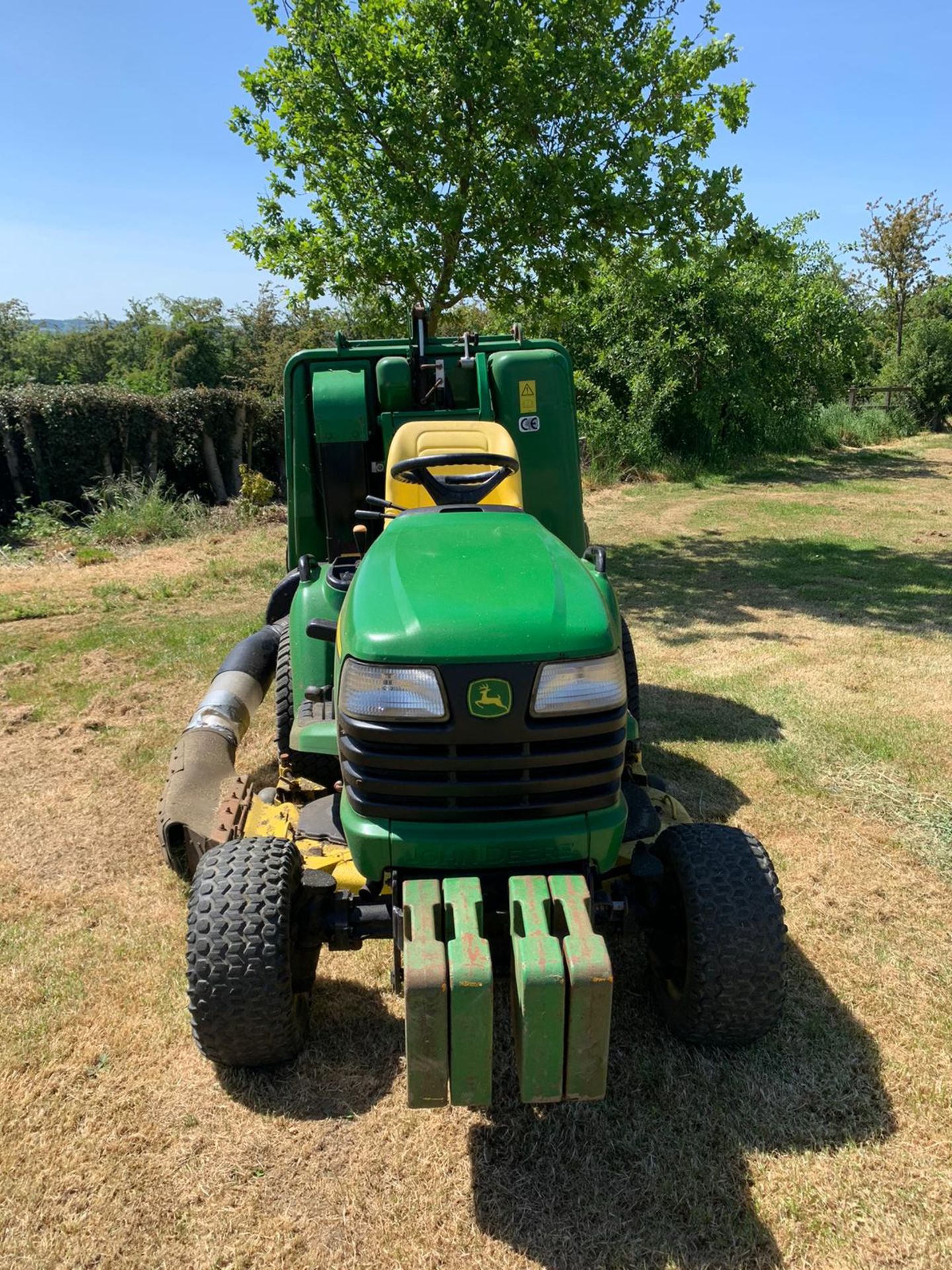 JOHN DEERE X595 RIDE ON LAWN MOWER, RUNS, DRIVES AND CUTS, 2080 HOURS, FRONT WEIGHTS *PLUS VAT* - Image 12 of 16