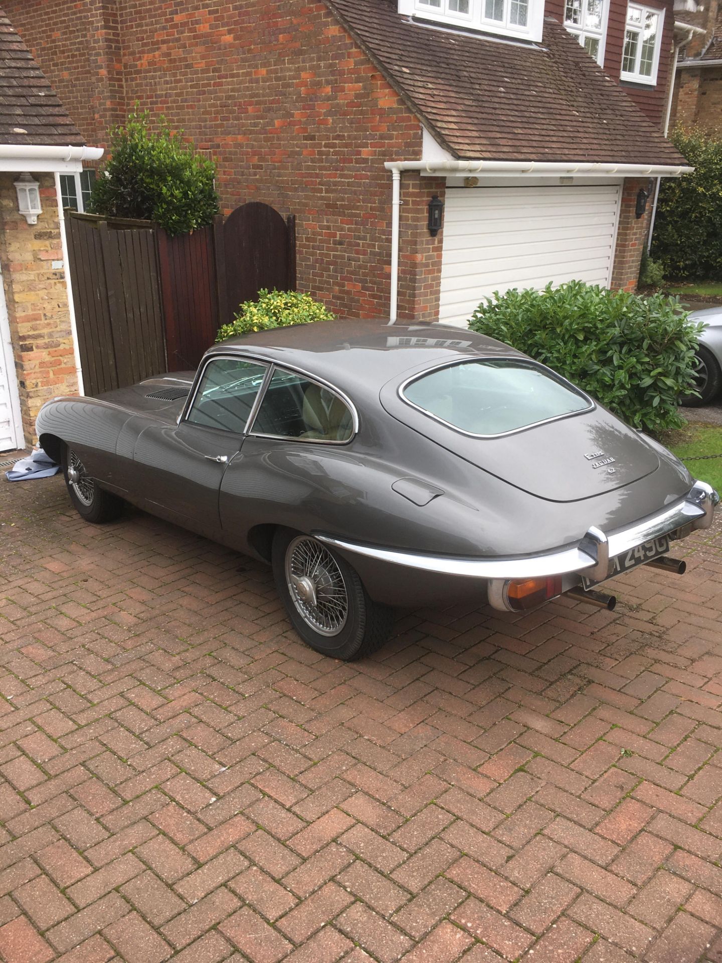 1969 JAGUAR E-TYPE SERIES 2 4.2L PETROL COUPE MANUAL SHOWING 1 FORMER KEEPER *NO VAT* - Image 3 of 30