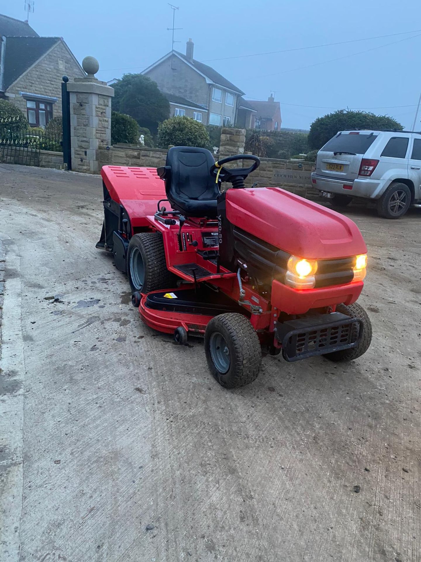 WESTWOOD V20-50 RIDE ON LAWN MOWER, RUNS, DRIVES AND CUTS *NO VAT*