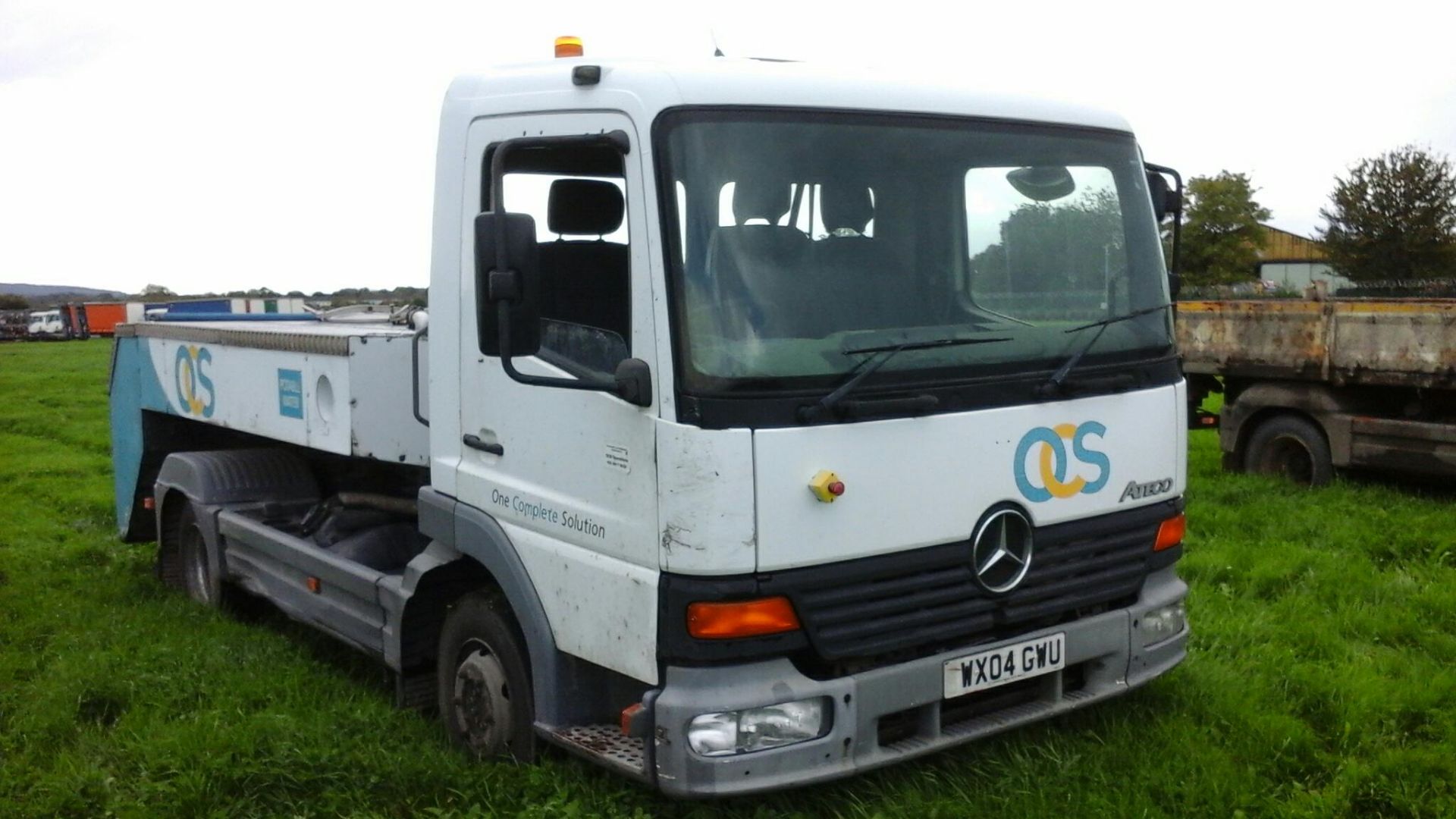 2004/04 REG MERCEDES CVS ATEGO 815 DAY DIESEL WHITE 4X2 AIRCRAFT BOWSER, SHOWING 0 FORMER KEEPERS
