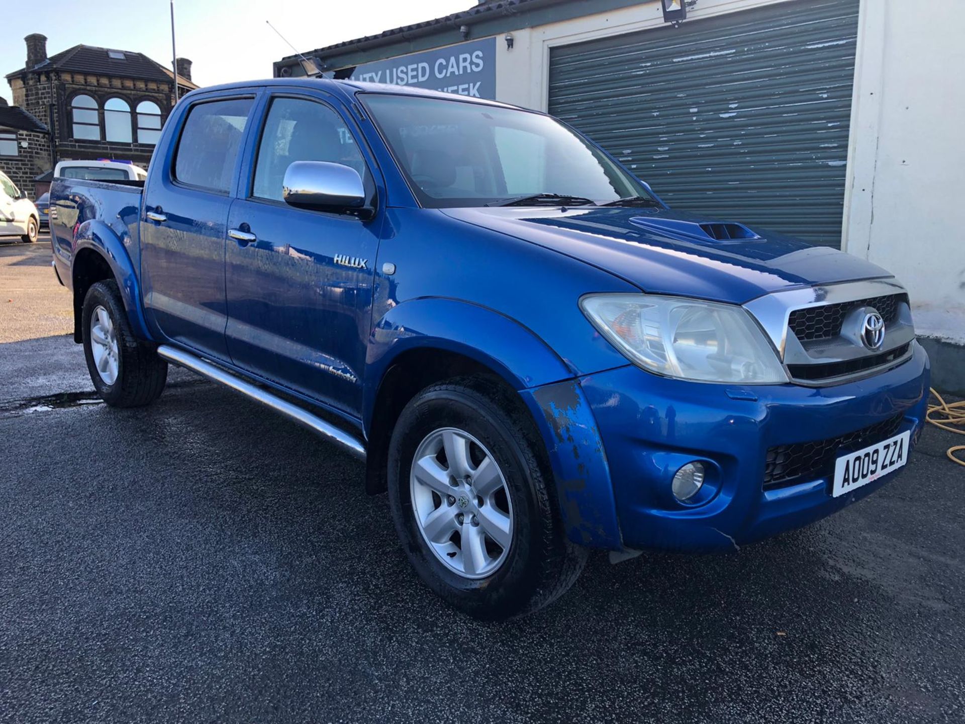 2009/09 REG TOYOTA HILUX INVINCIBLE D-4D 4X4 DCBA 3.0 DIESEL AUTOMATIC BLUE no vat (only on BP)