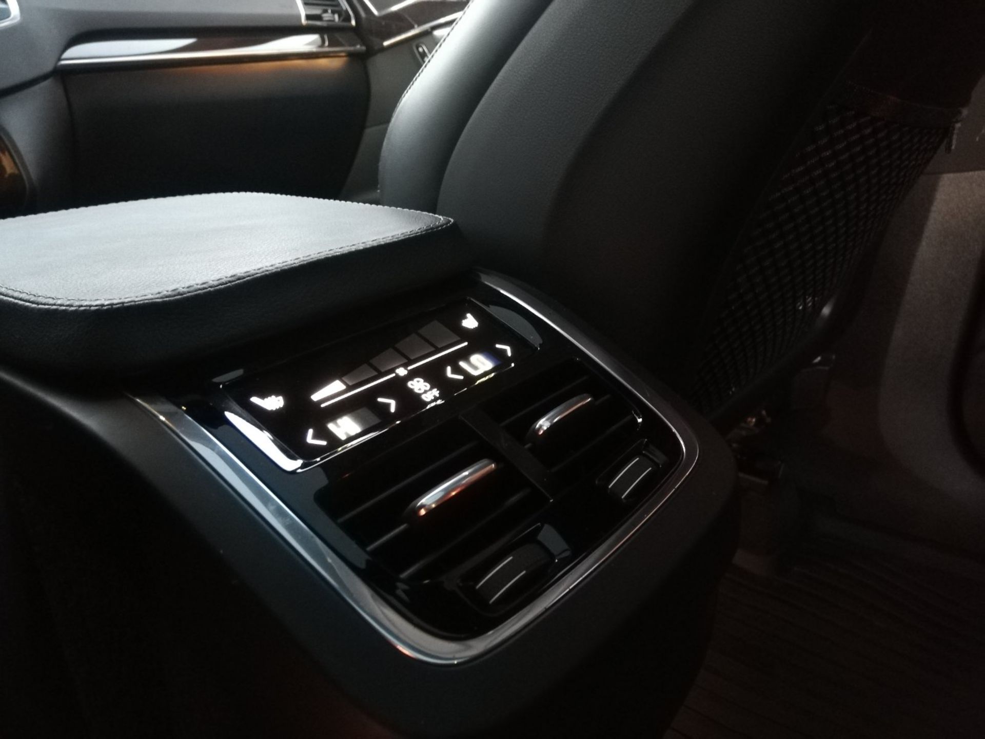 2017 VOLVO XC90 T6 AWD LHD 7 SEAT R-DESIGN 2.0L PETROL AUTOMATIC, 45,000 KM, DRIVES LIKE NEW 7 - Image 12 of 20
