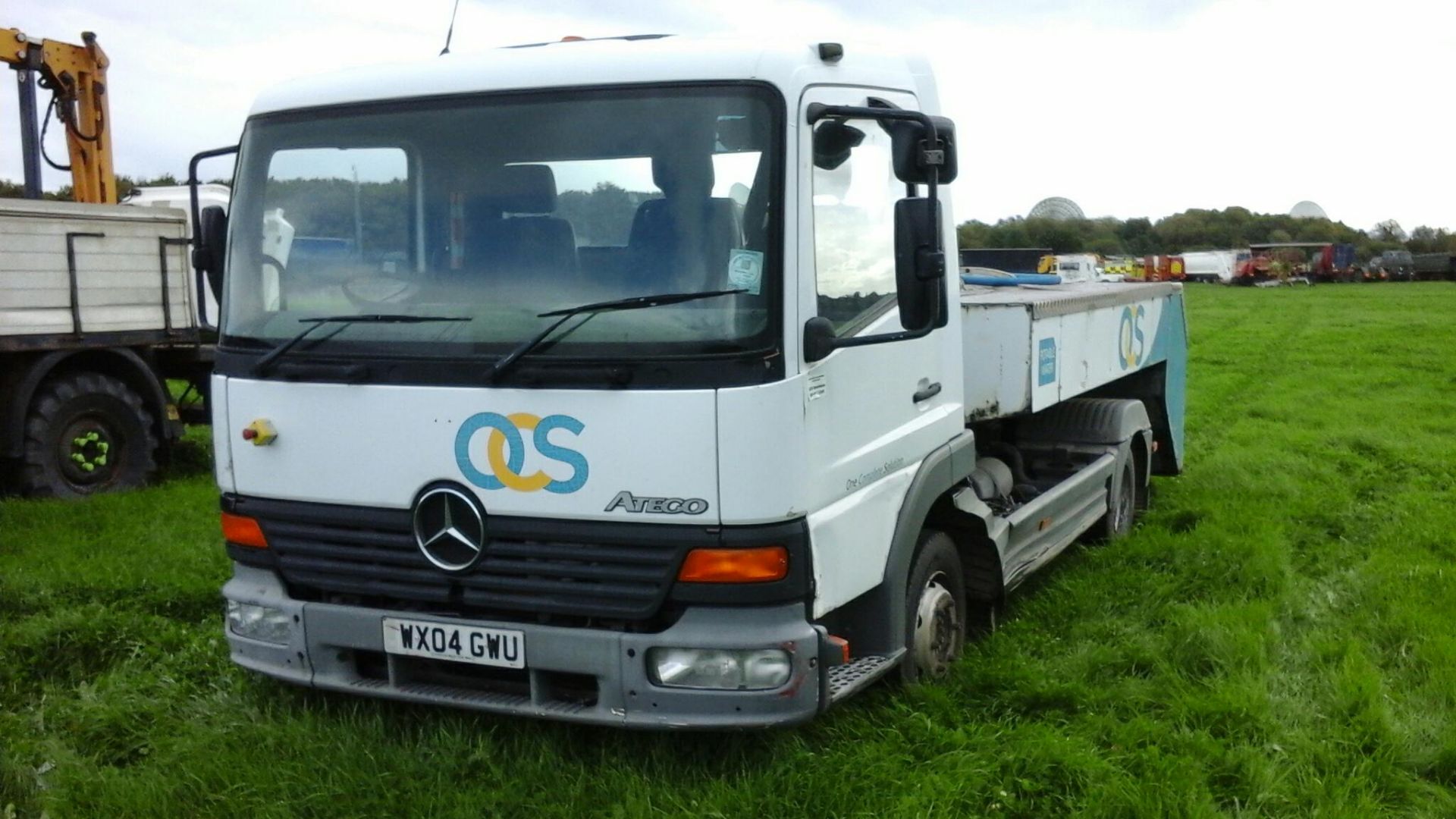 2004/04 REG MERCEDES CVS ATEGO 815 DAY DIESEL WHITE 4X2 AIRCRAFT BOWSER, SHOWING 0 FORMER KEEPERS - Image 2 of 10