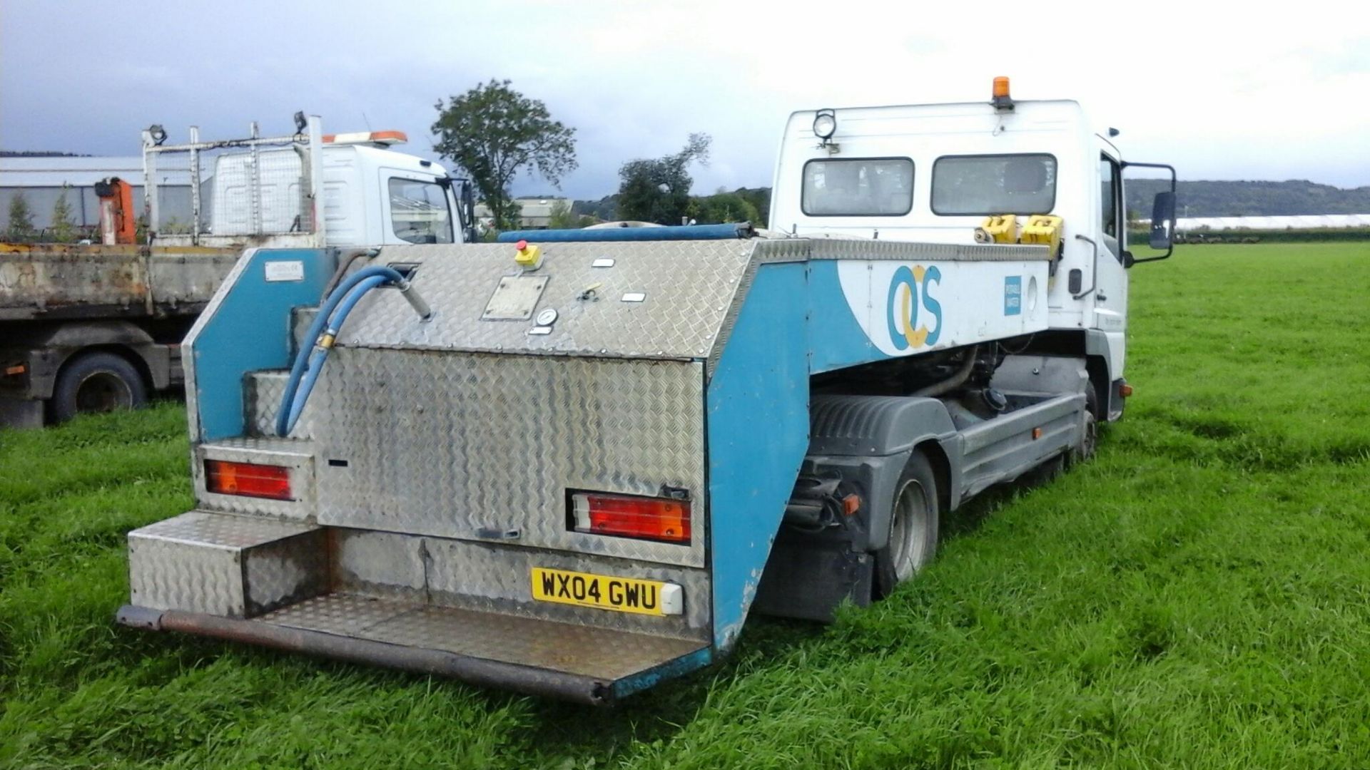 2004/04 REG MERCEDES CVS ATEGO 815 DAY DIESEL WHITE 4X2 AIRCRAFT BOWSER, SHOWING 0 FORMER KEEPERS - Image 4 of 10