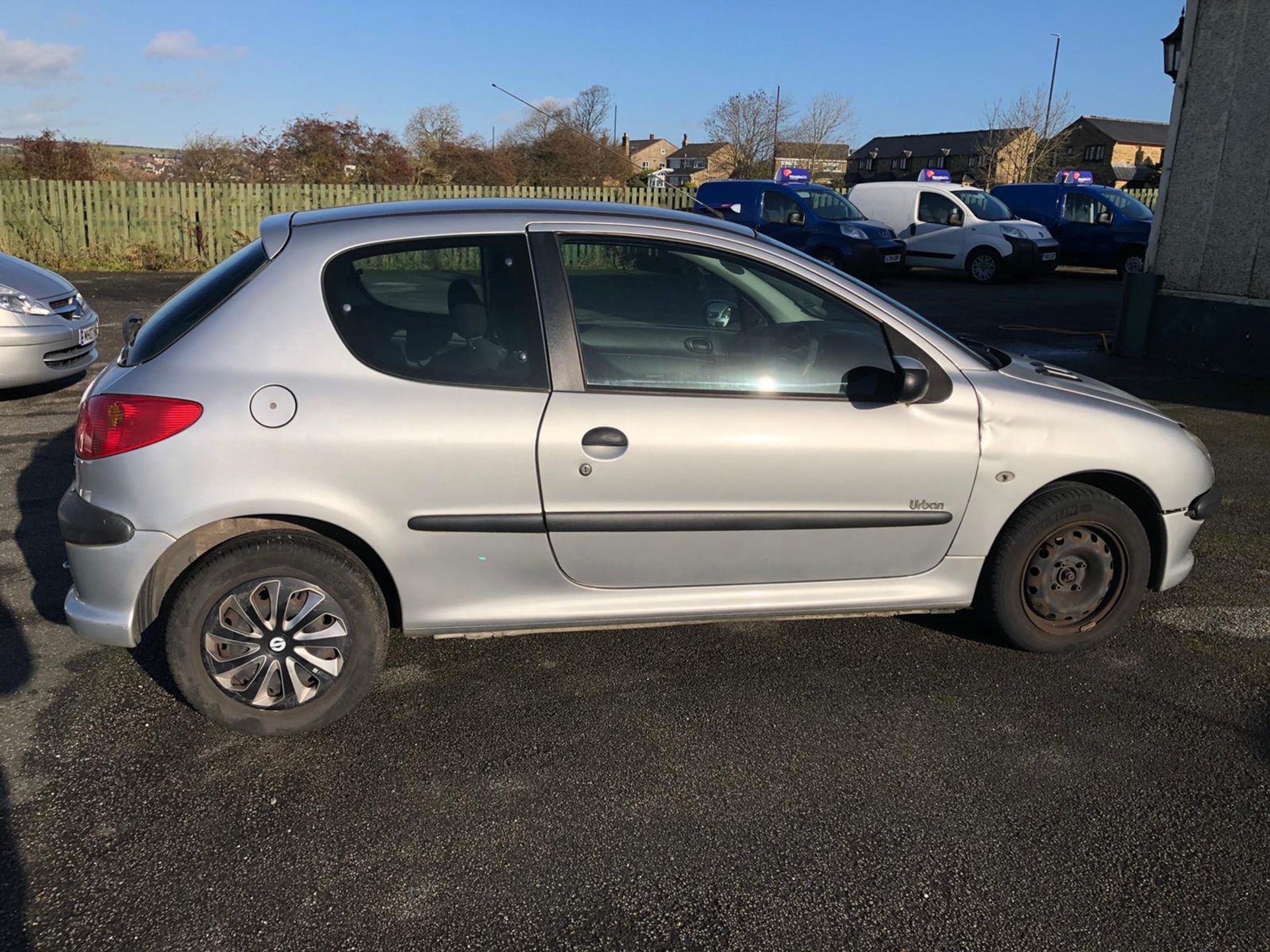 2006/56 REG PEUGEOT URBAN 206 1.4 PETROL SILVER 3 DOOR HATCHBACK, SHOWING 3 FORMER KEEPERS *NO VAT* - Image 2 of 8