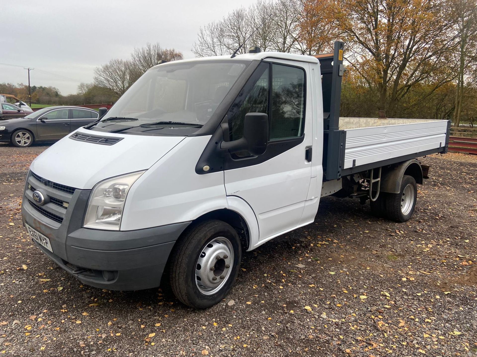 2011/61 REG FORD TRANSIT 140 T350M LTD D/C 2.4 DIESEL WHITE TIPPER, SHOWING 1 FORMER KEEPER - Image 3 of 10