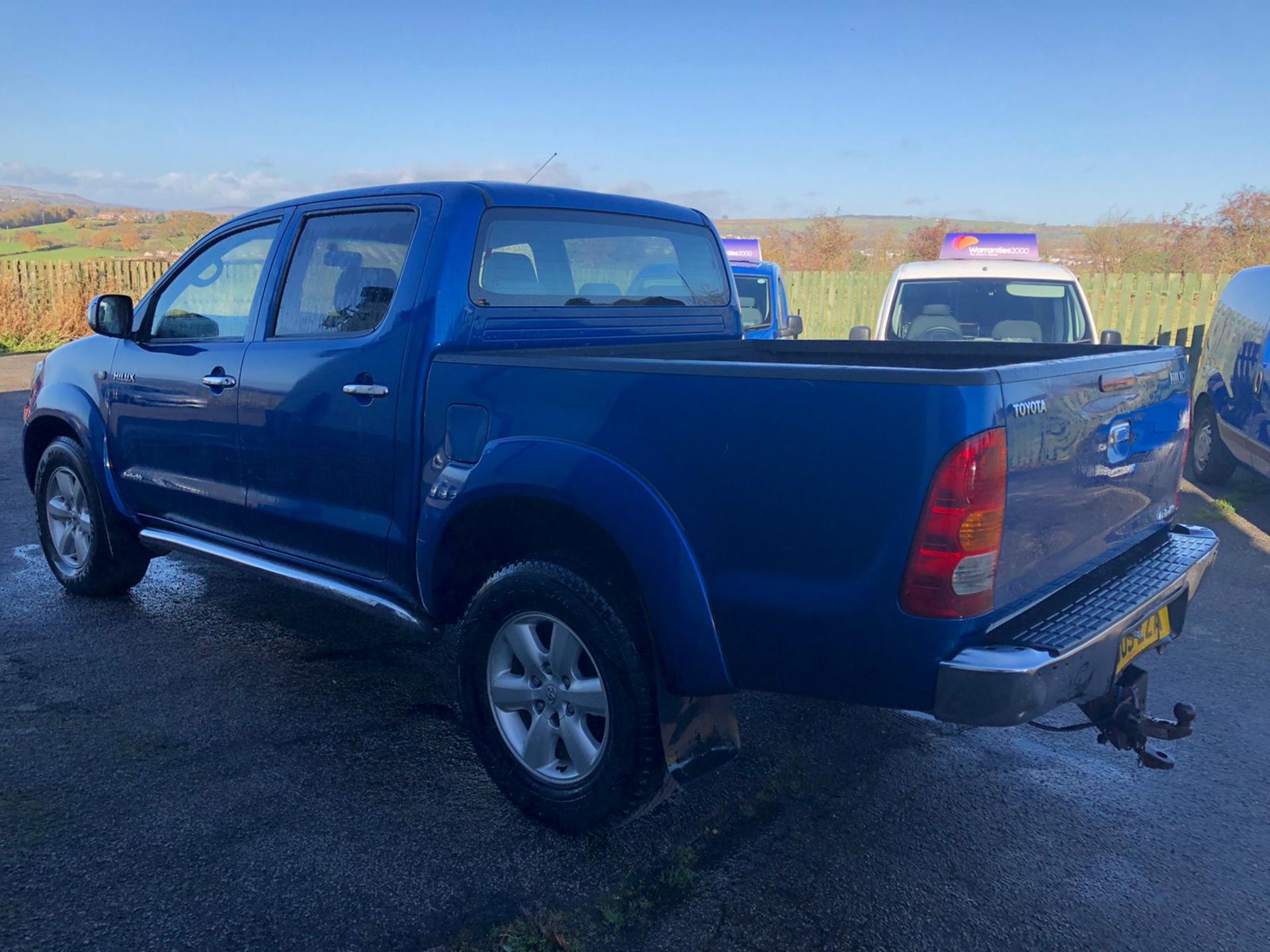 2009/09 REG TOYOTA HILUX INVINCIBLE D-4D 4X4 DCBA 3.0 DIESEL AUTOMATIC BLUE no vat (only on BP) - Image 7 of 13