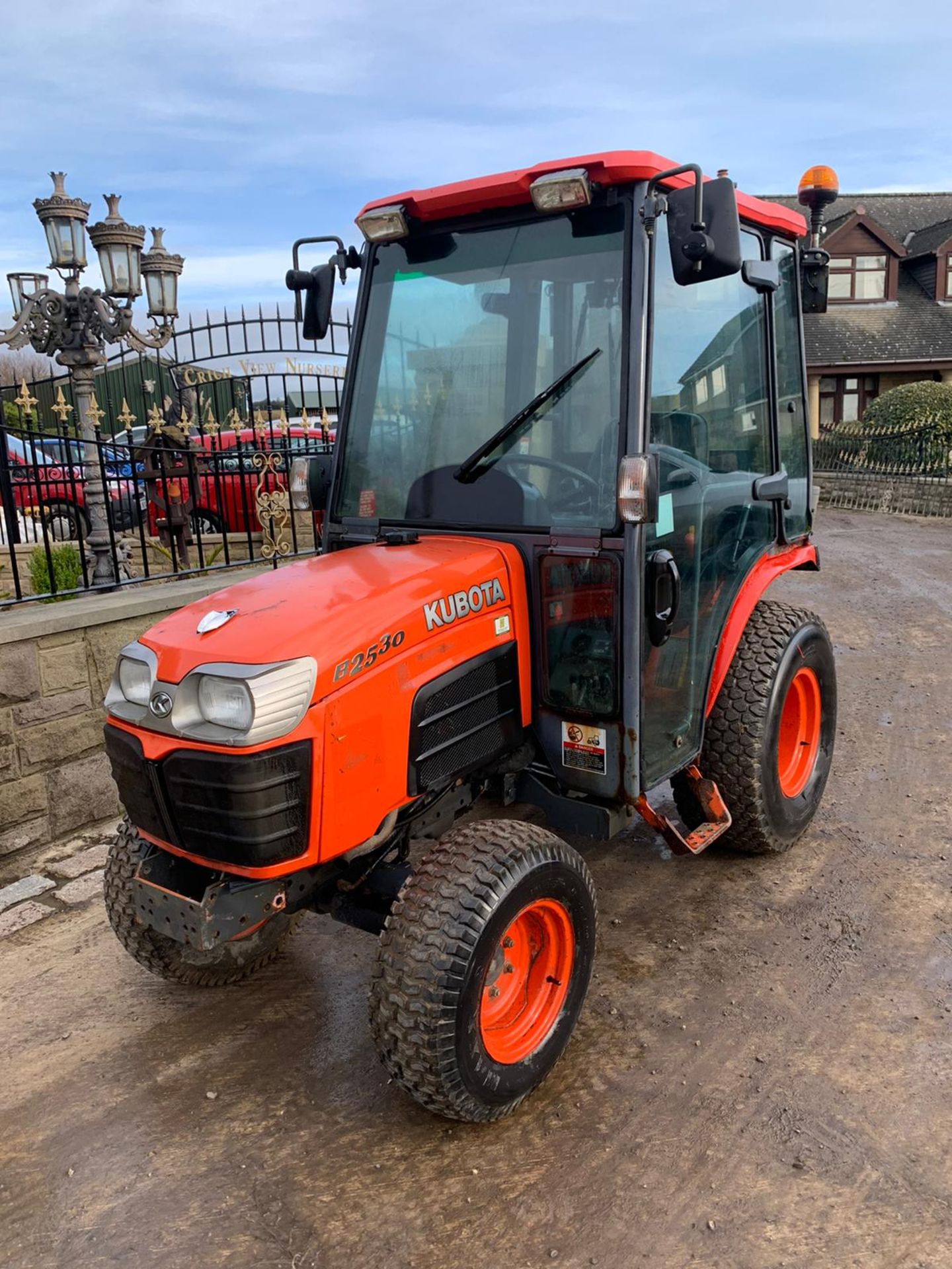 2010/11 KUBOTA B2530 COMPACT TRACTOR, RUNS AND DRIVES, FULLY GLASS CAB, CLEAN MACHINE *PLUS VAT* - Image 3 of 5