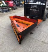 YARD SCRAPER, STORAGE AREA ON TOP, SUITABLE FOR PALLET FORKS *NO VAT*