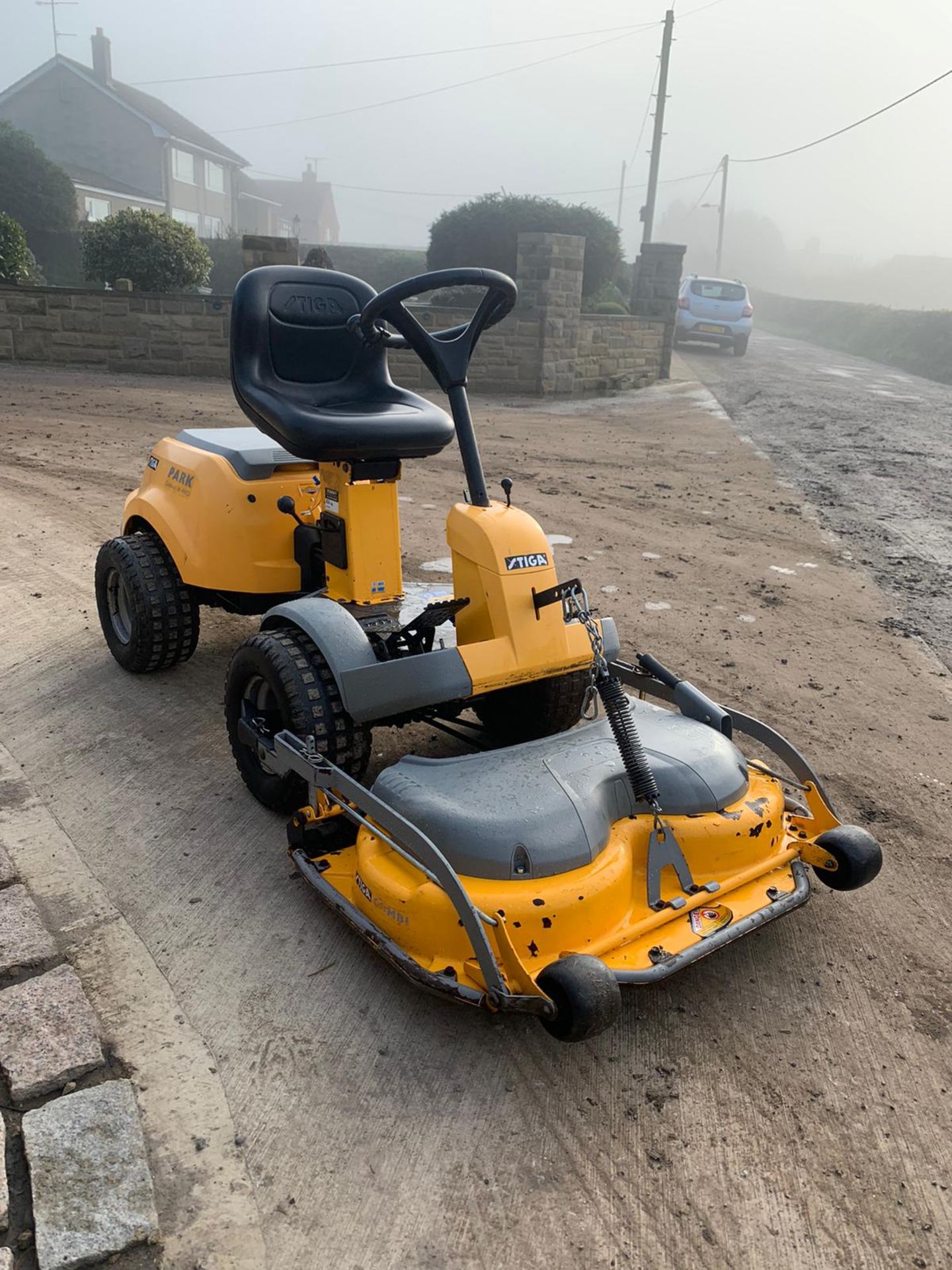 Stiga Compact 16 4WD Ride On Mower, Runs Drives And Cuts, Clean Machine, With Trailer And Roller