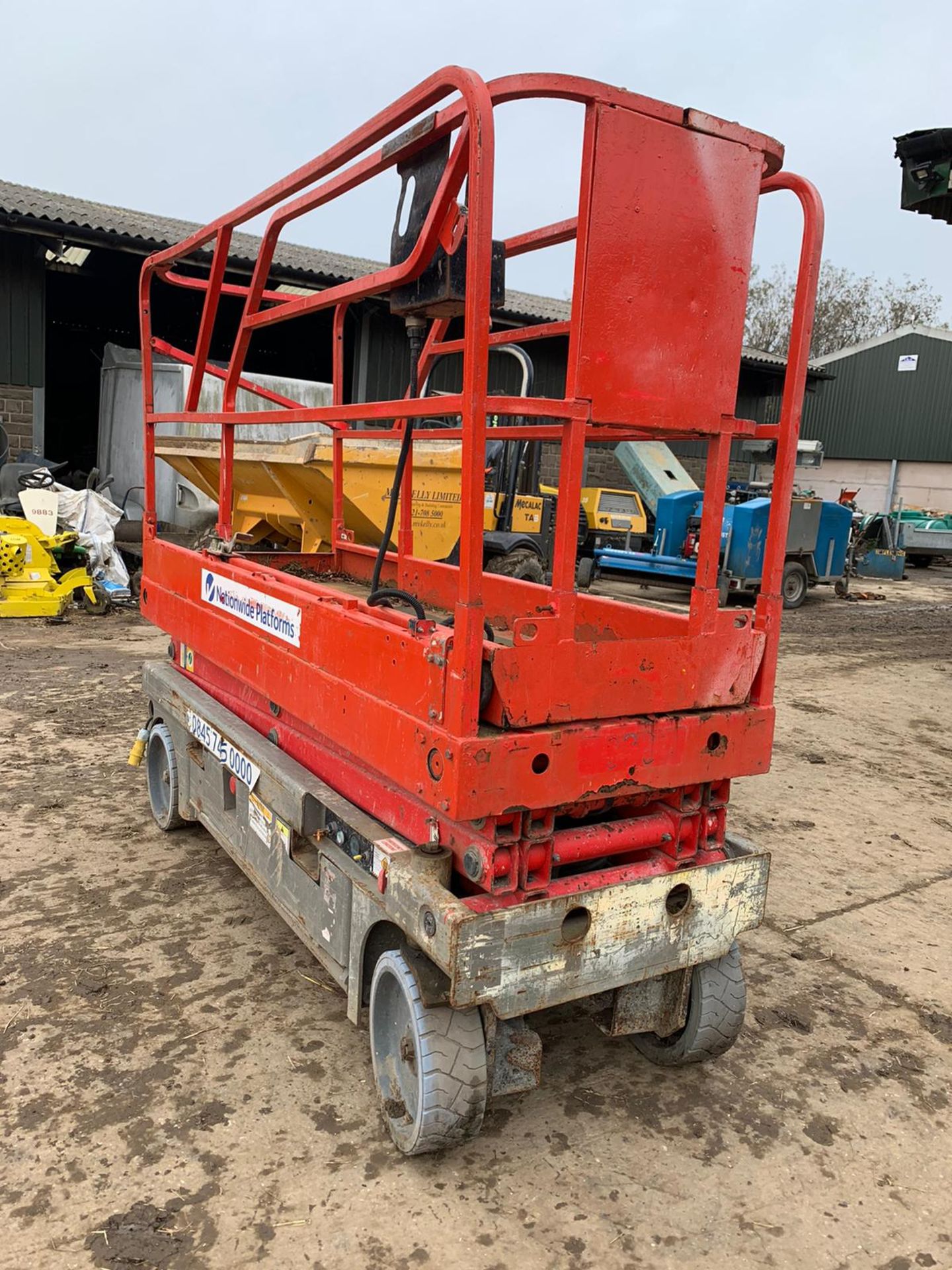 HAULOTTE SCISSOR LIFT, WORKS AND LIFTS *PLUS VAT* - Image 4 of 4