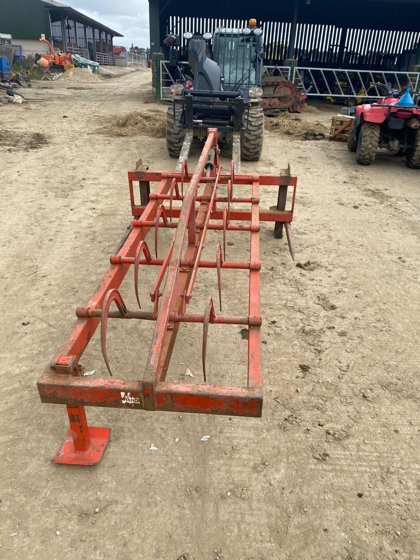 BALE HANDLER GRAB FITS TRACTOR EURO BRACKETS WORKS WELL, IN GOOD CONDITION *NO VAT* - Image 2 of 4