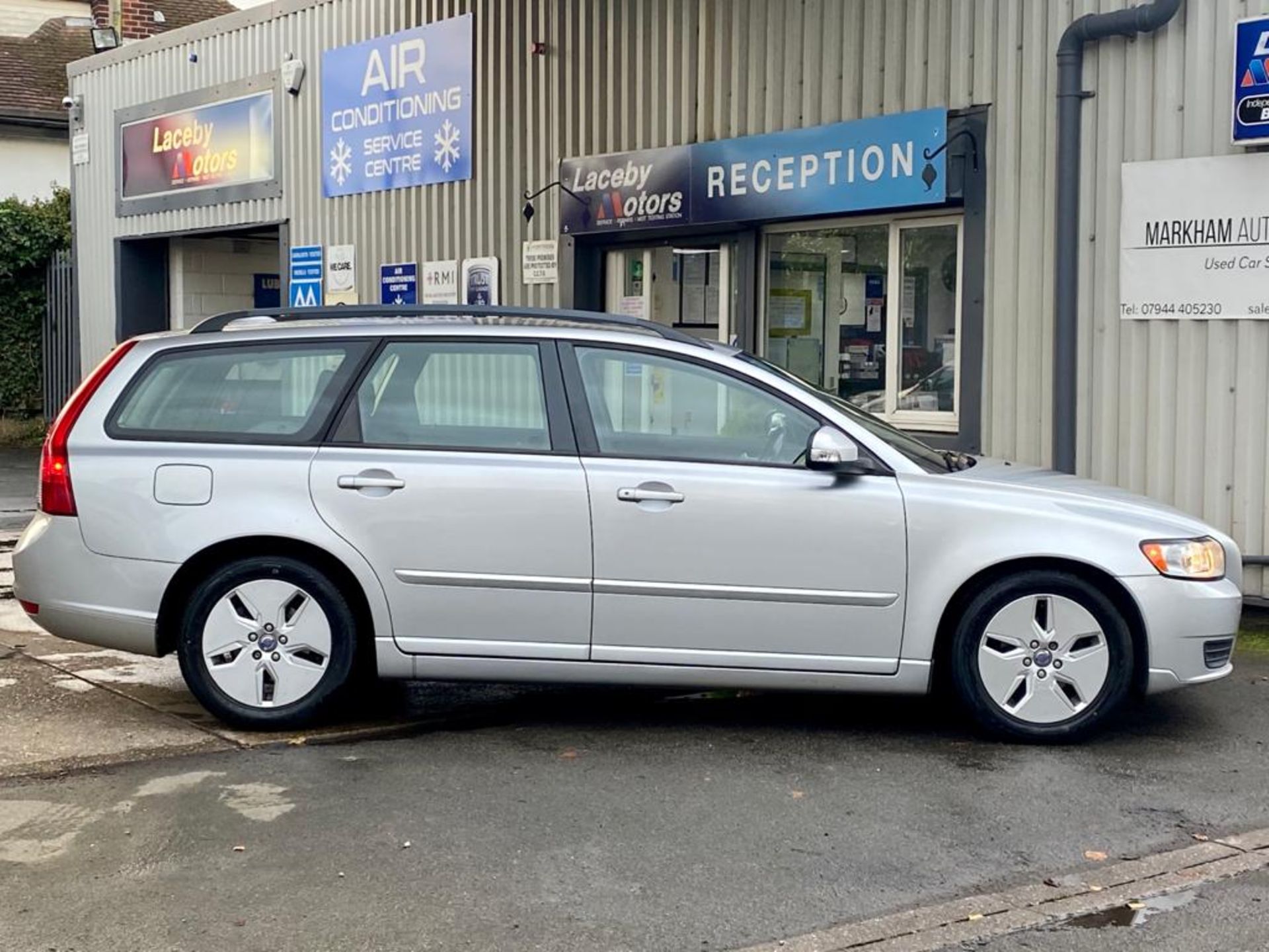 2010/60 REG VOLVO V50 S D DRIVE 1.6 DIESEL SILVER ESTATE, SHOWING 2 FORMER KEEPERS *NO VAT* - Image 6 of 14