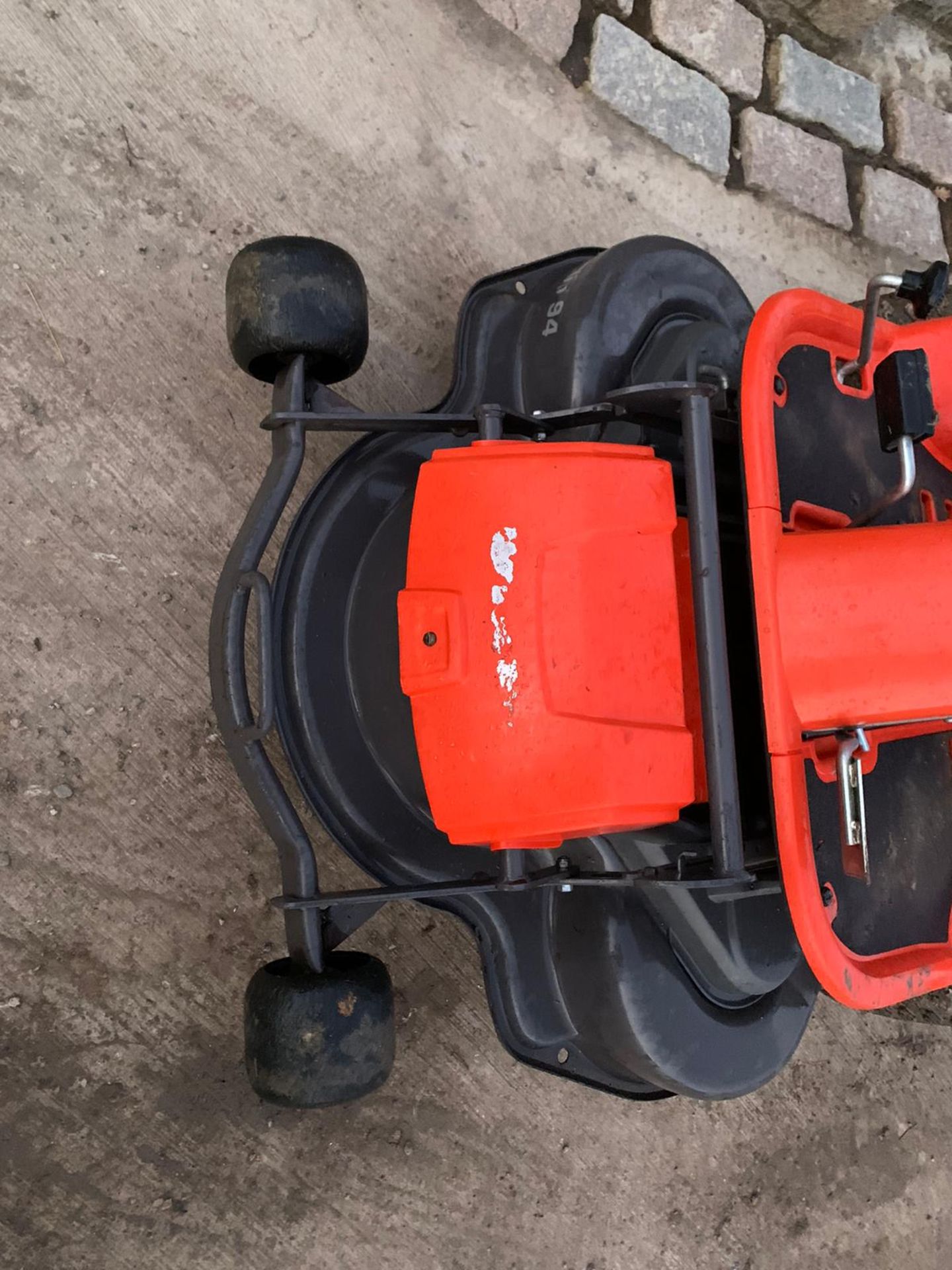 Husquvarna R13C Outfront Ride On Mower, Runs Drives And Cuts, Clean Machine, Same As R213C *NO VAT* - Image 4 of 5