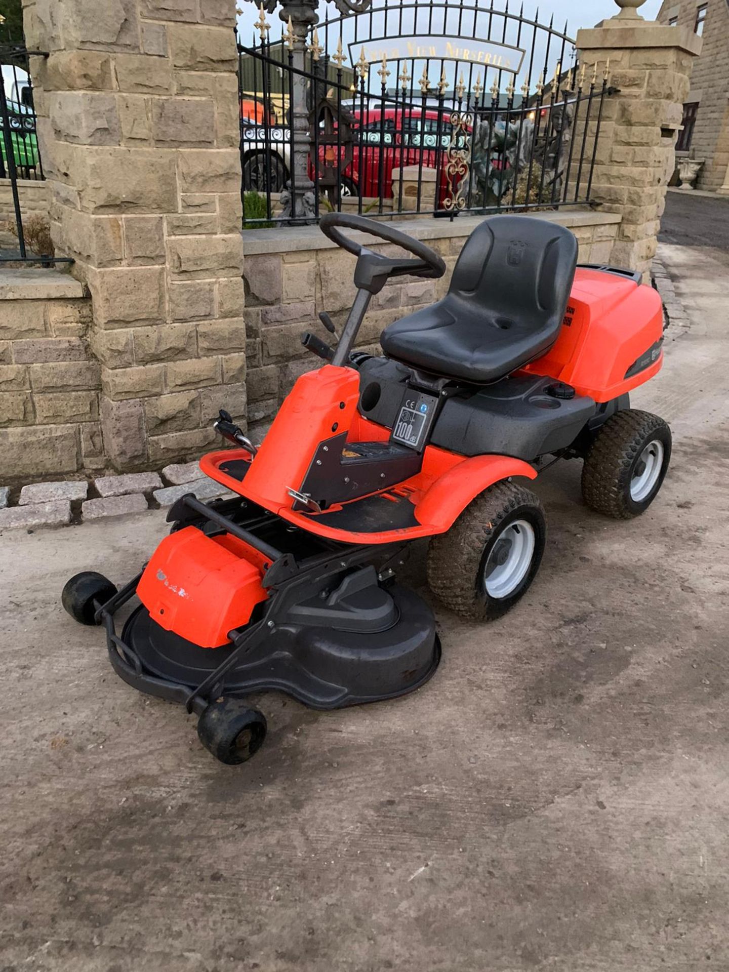 Husquvarna R13C Outfront Ride On Mower, Runs Drives And Cuts, Clean Machine, Same As R213C *NO VAT* - Image 3 of 5