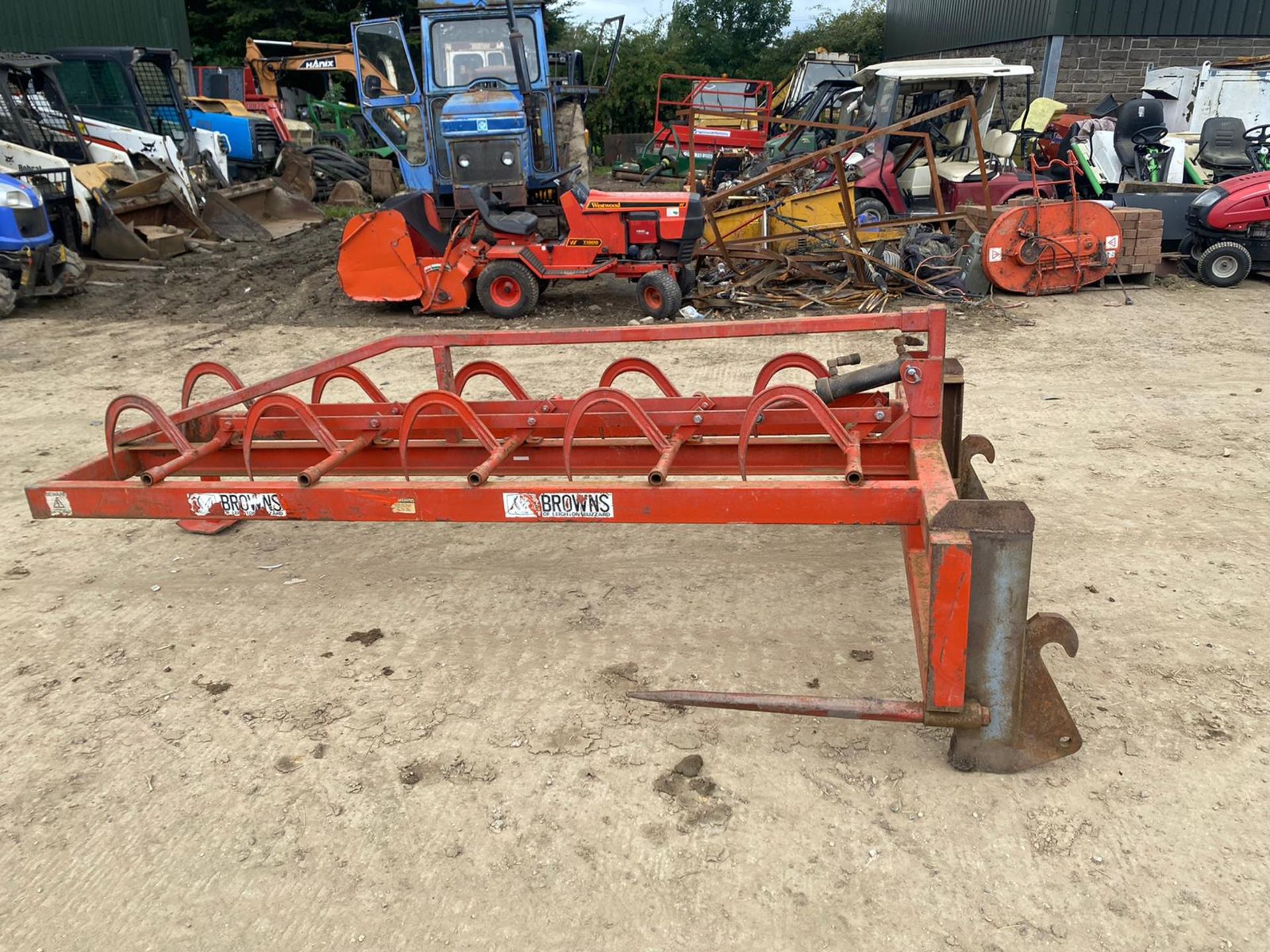 BALE HANDLER GRAB FITS TRACTOR EURO BRACKETS WORKS WELL, IN GOOD CONDITION *NO VAT*