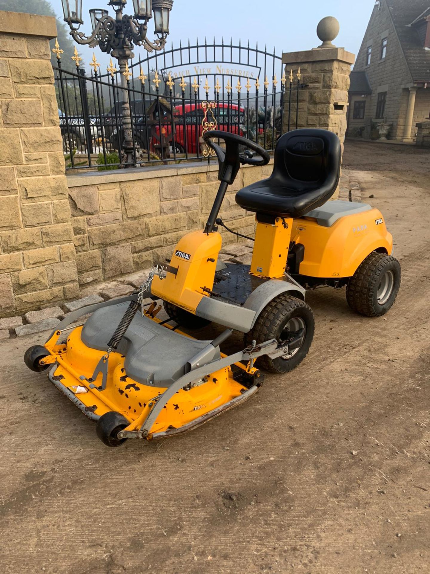 Stiga Compact 16 4WD Ride On Mower, Runs Drives And Cuts, Clean Machine, With Trailer And Roller - Image 8 of 8