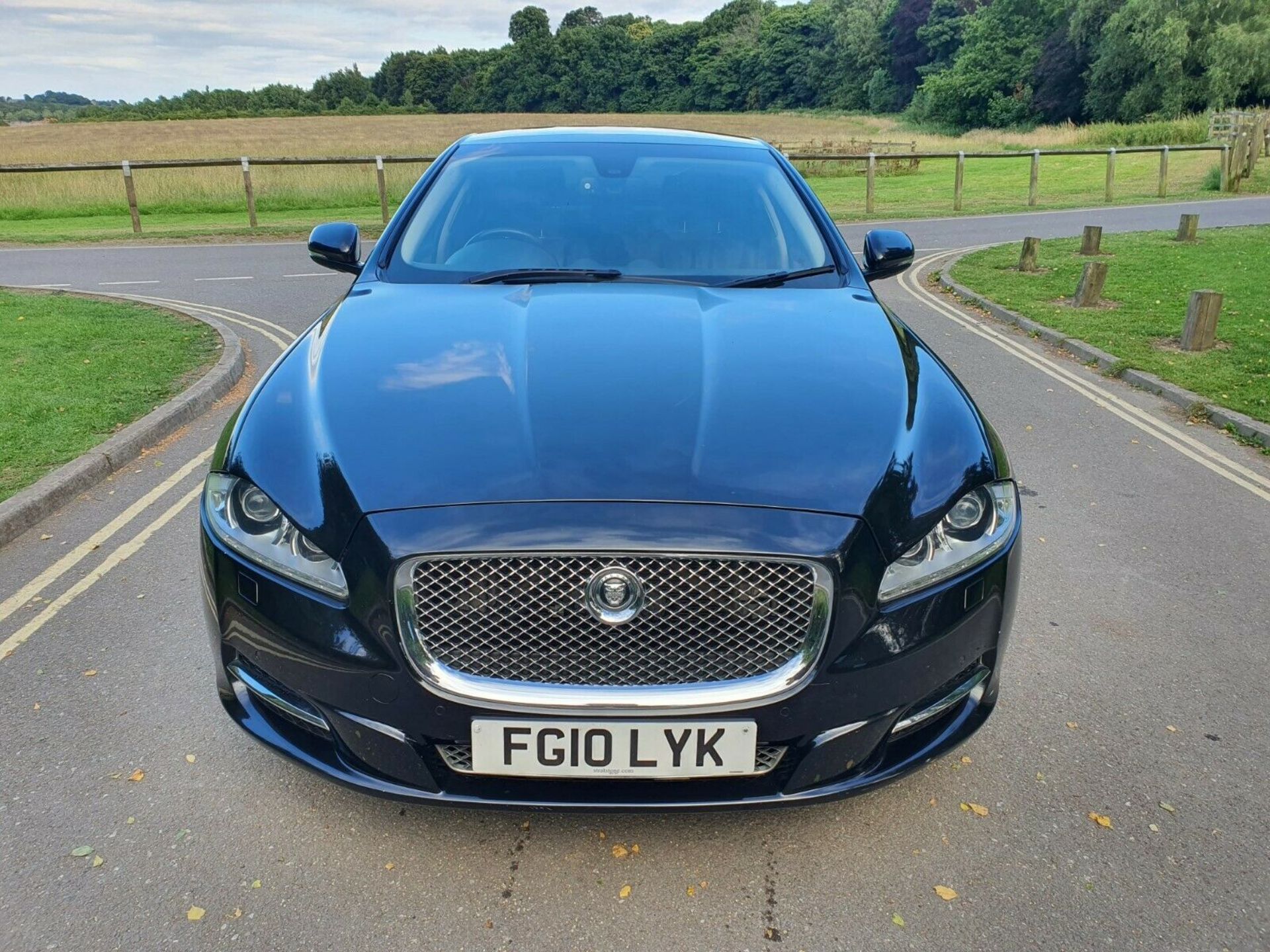 2010/10 REG JAGUAR XJ PREMIUM LUXURY V6 DIESEL AUTOMATIC BLACK 4 DOOR SALOON *NO VAT* - Image 2 of 12