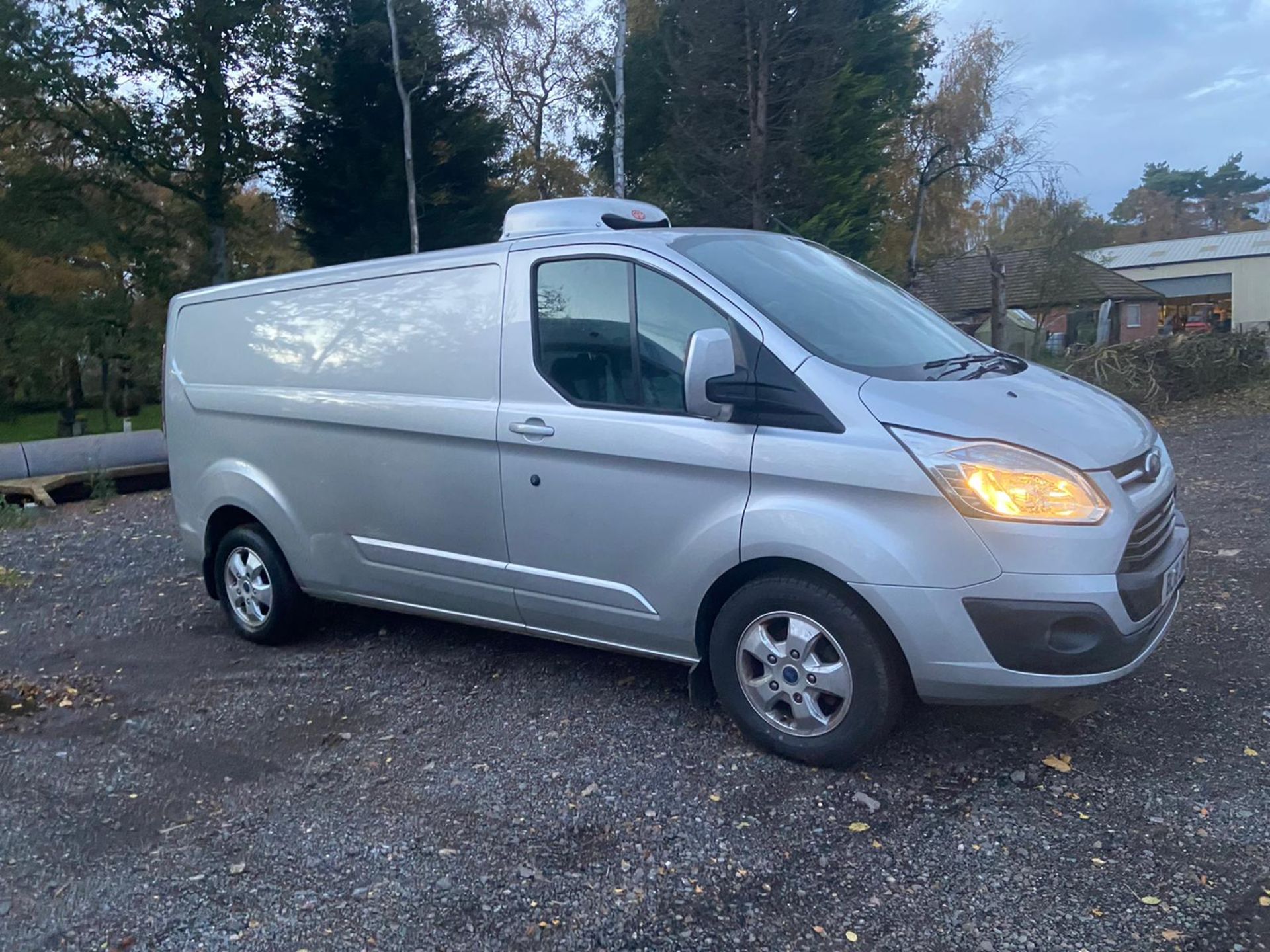 2016/16 REG FORD TRANSIT CUSTOM 290 LTD ECO-TECH 2.2 DIESEL FRIDGE VAN, SHOWING 1 FORMER KEEPER