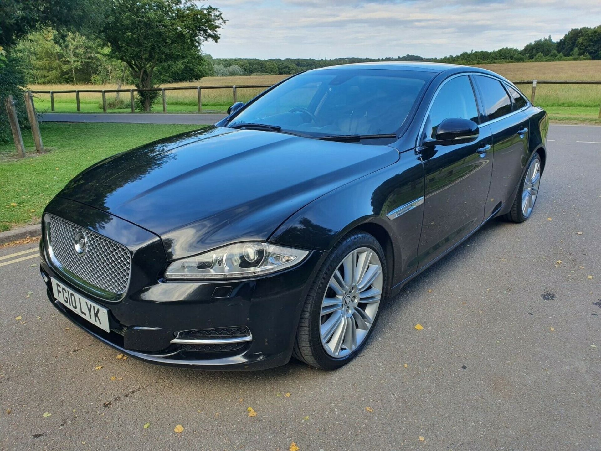 2010/10 REG JAGUAR XJ PREMIUM LUXURY V6 DIESEL AUTOMATIC BLACK 4 DOOR SALOON *NO VAT* - Image 3 of 12